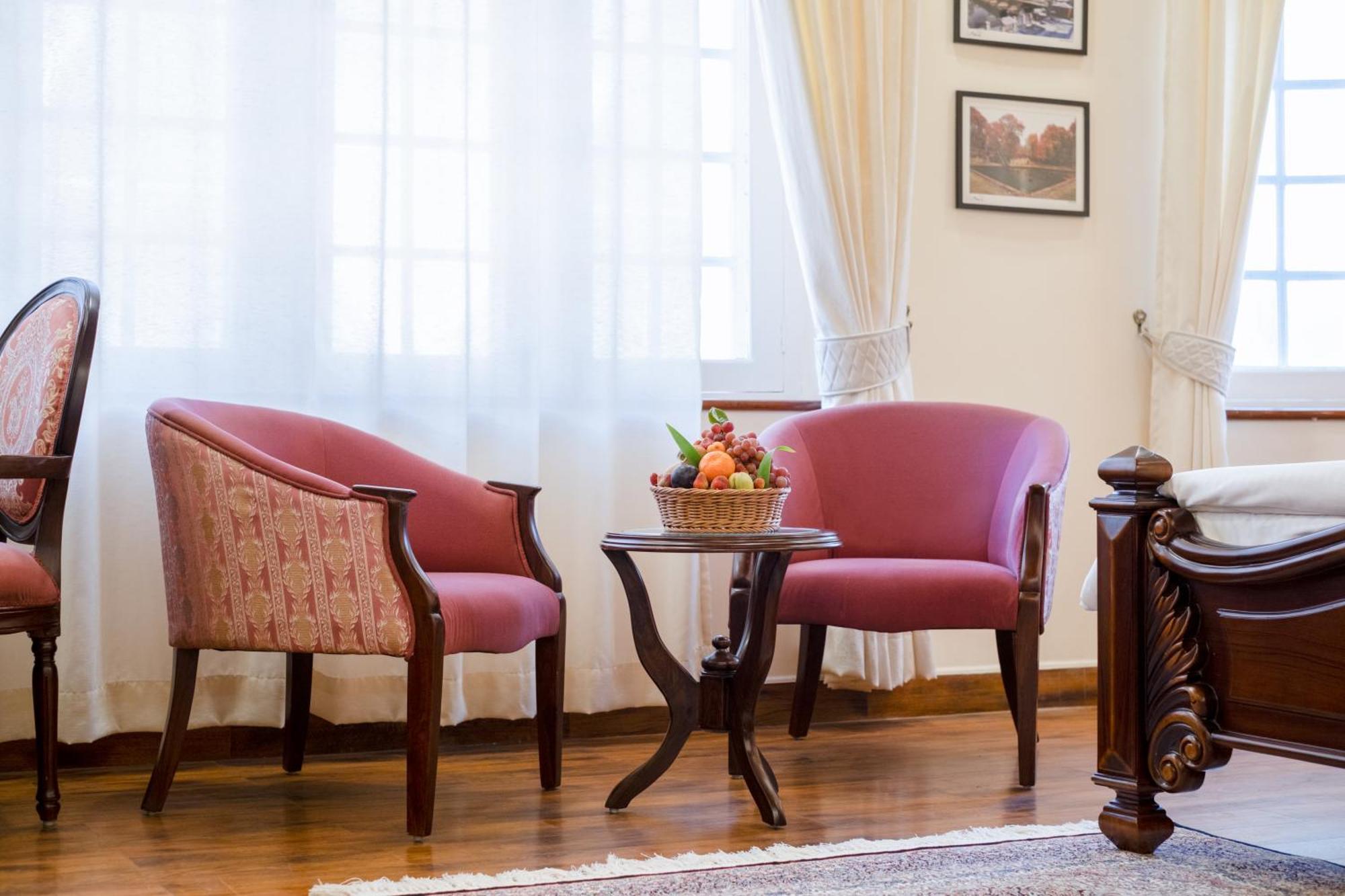 Moghal Mahal Rajbagh Hotel 4*