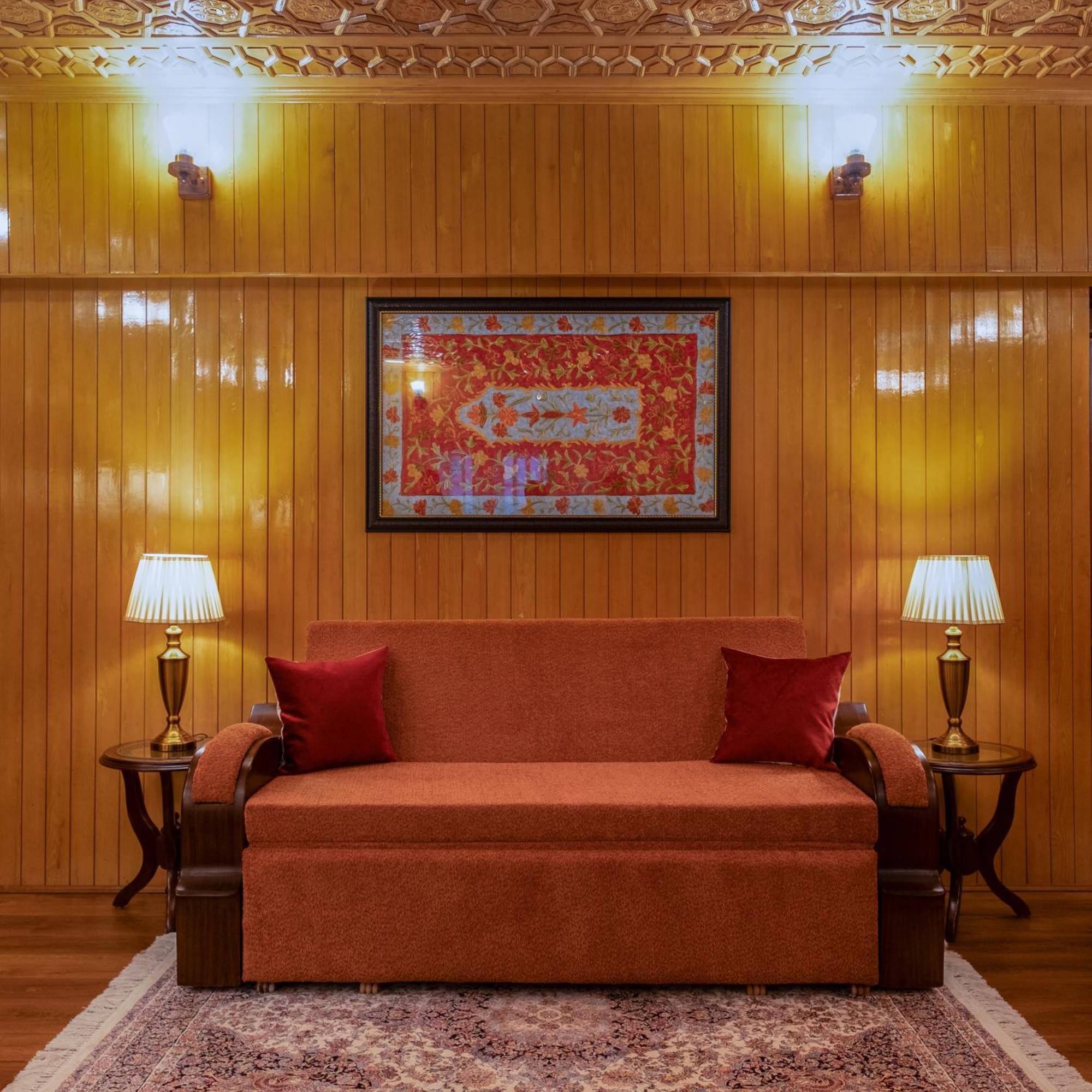 Moghal Mahal Rajbagh 4*