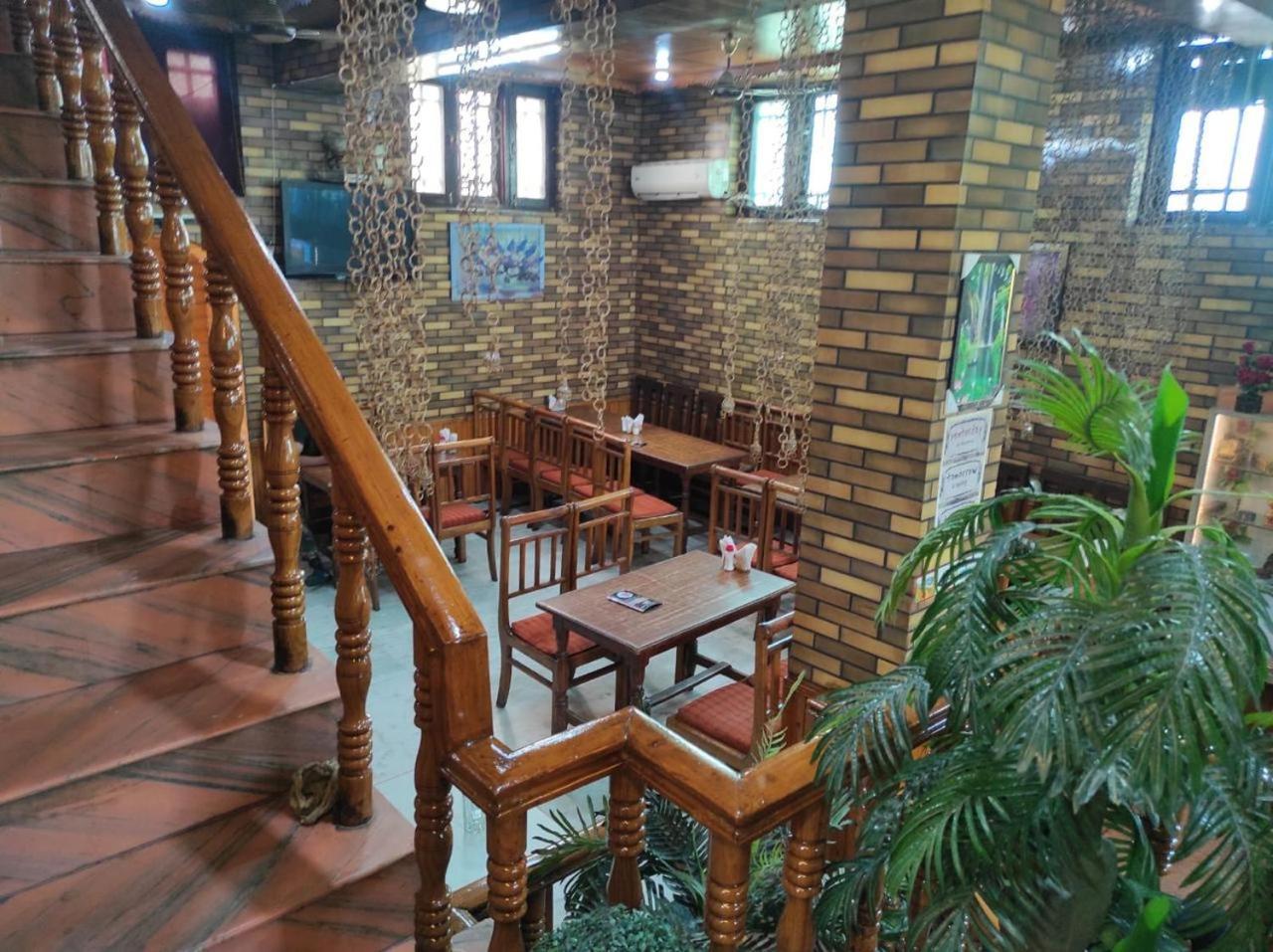 Hotel Dilshan Srinagar (Jammu and Kashmir)