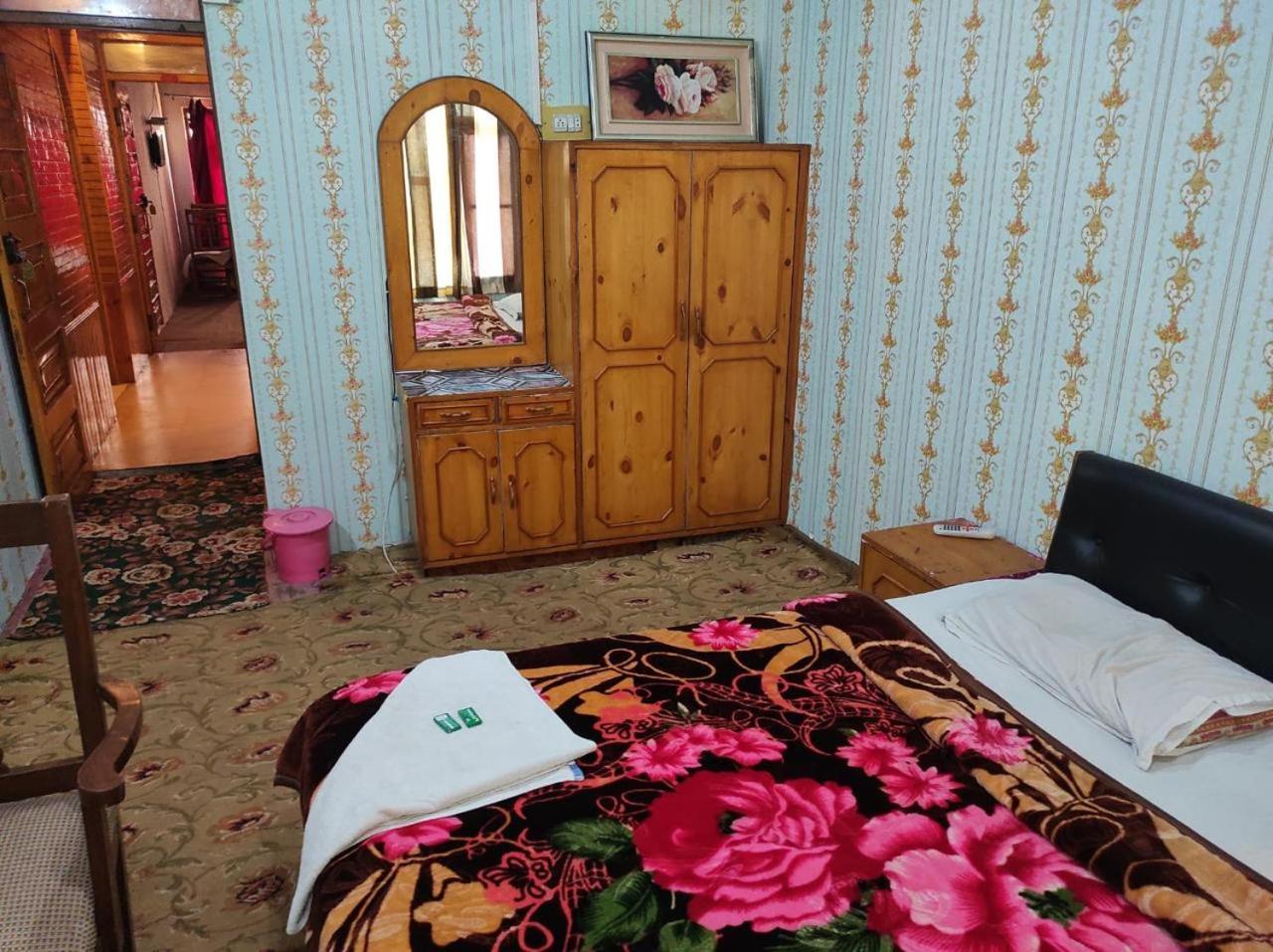 Hotel Dilshan Srinagar (Jammu and Kashmir)
