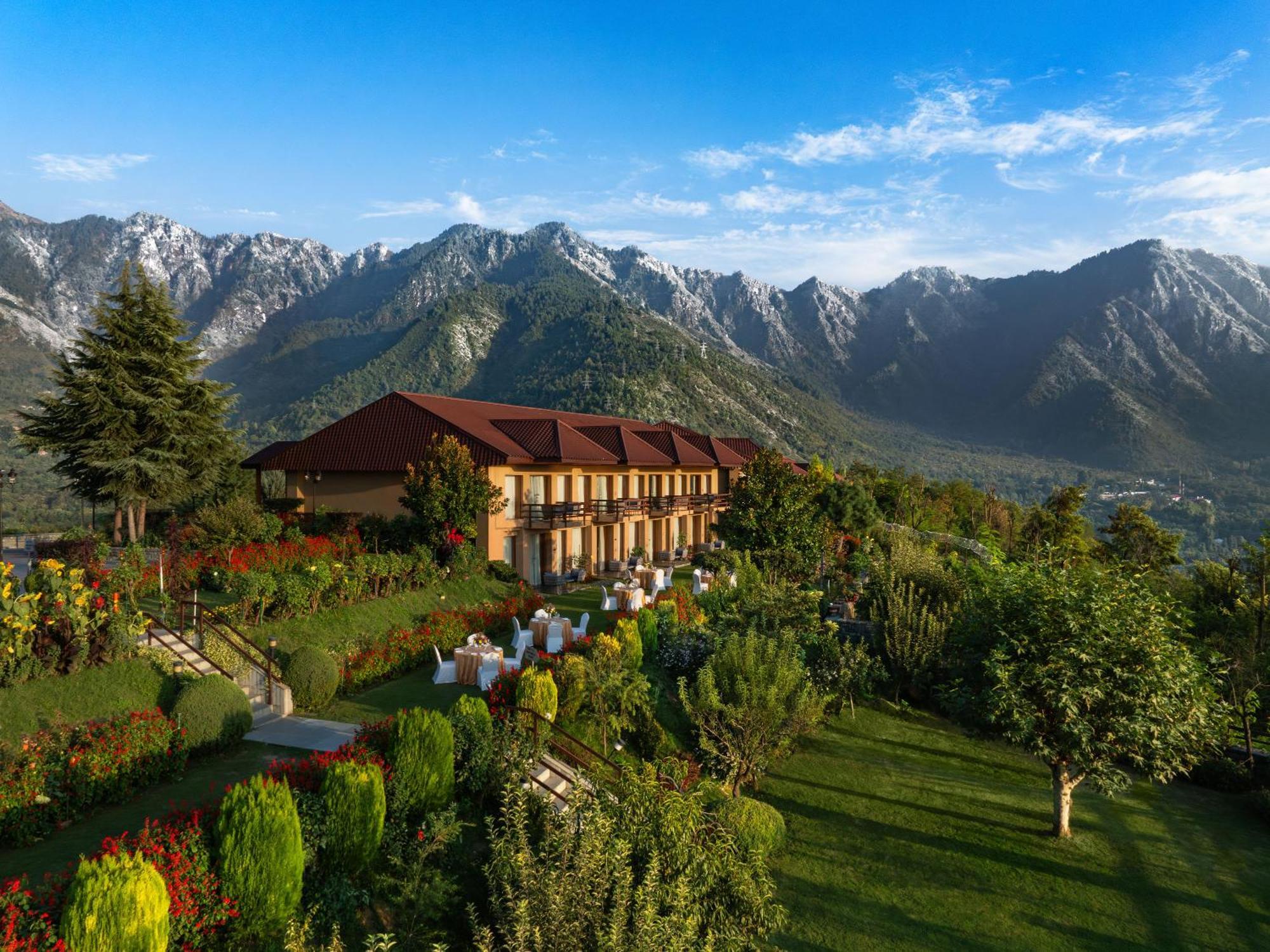 Hotel Taj Dal View Srinagar (Jammu and Kashmir)