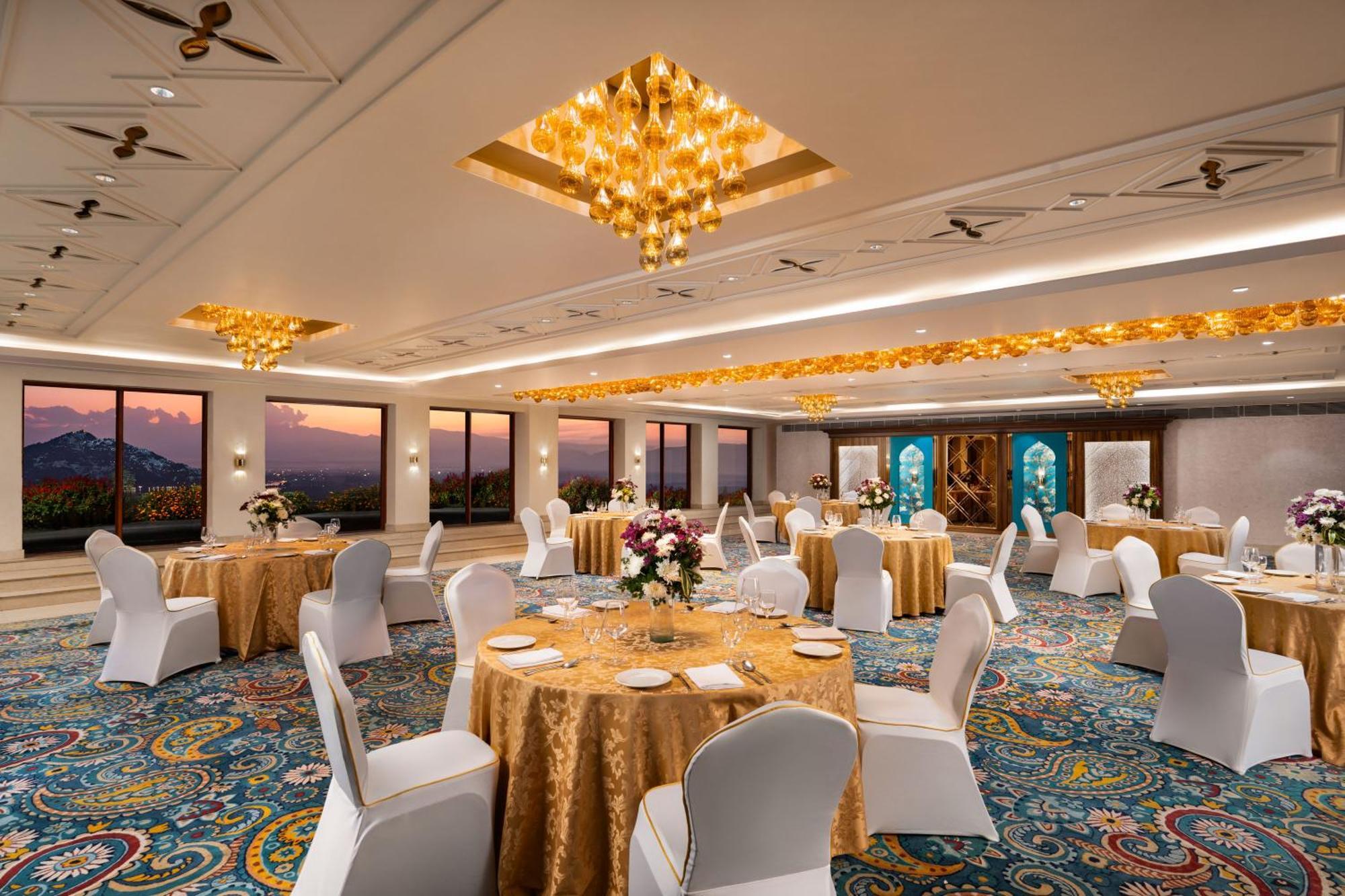 Hotel Taj Dal View