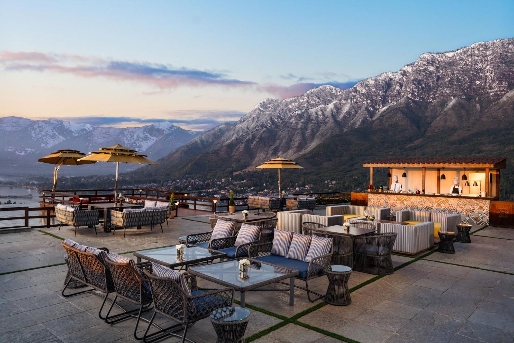 Taj Dal View 5*