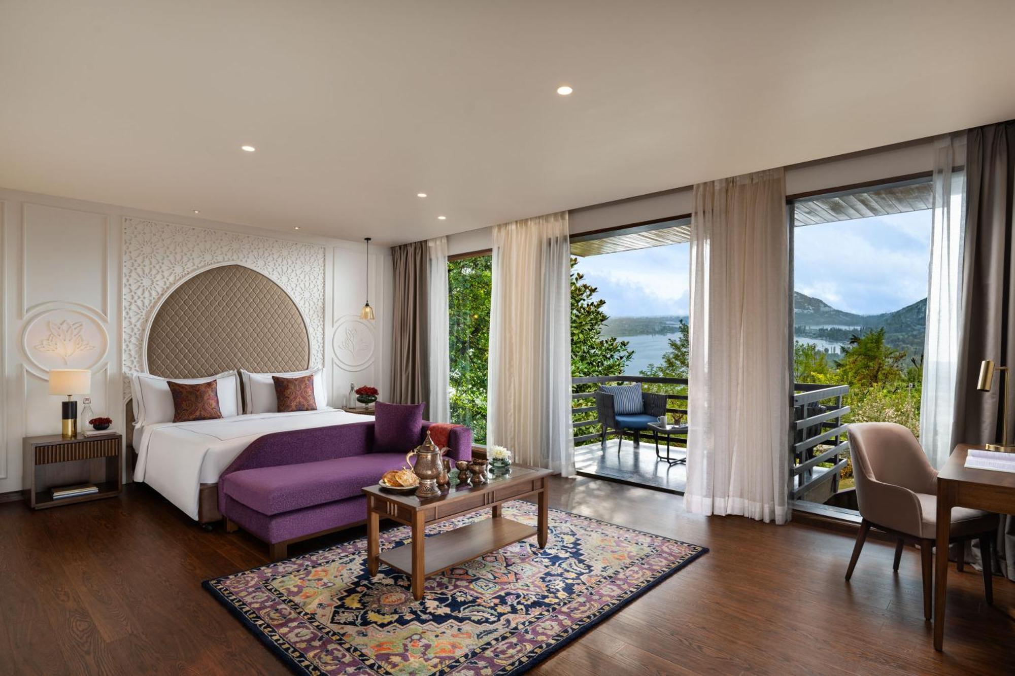 Taj Dal View 5*