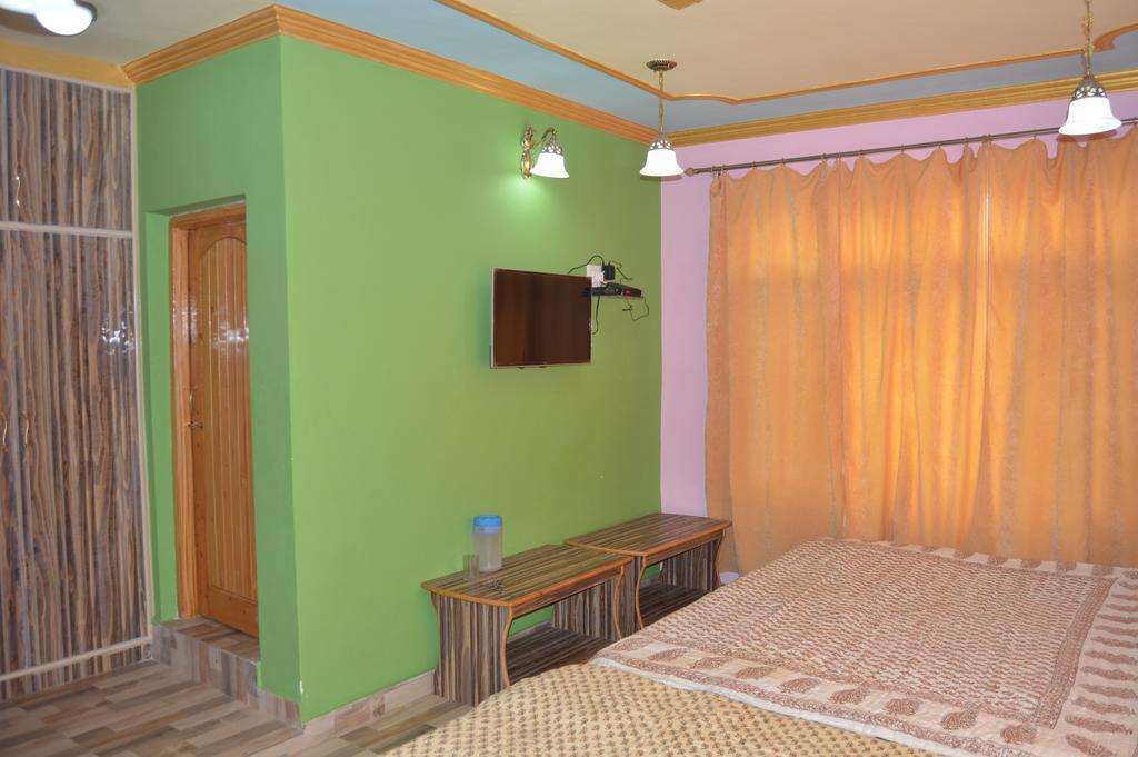 Hotel Marias Srinagar (Jammu and Kashmir)
