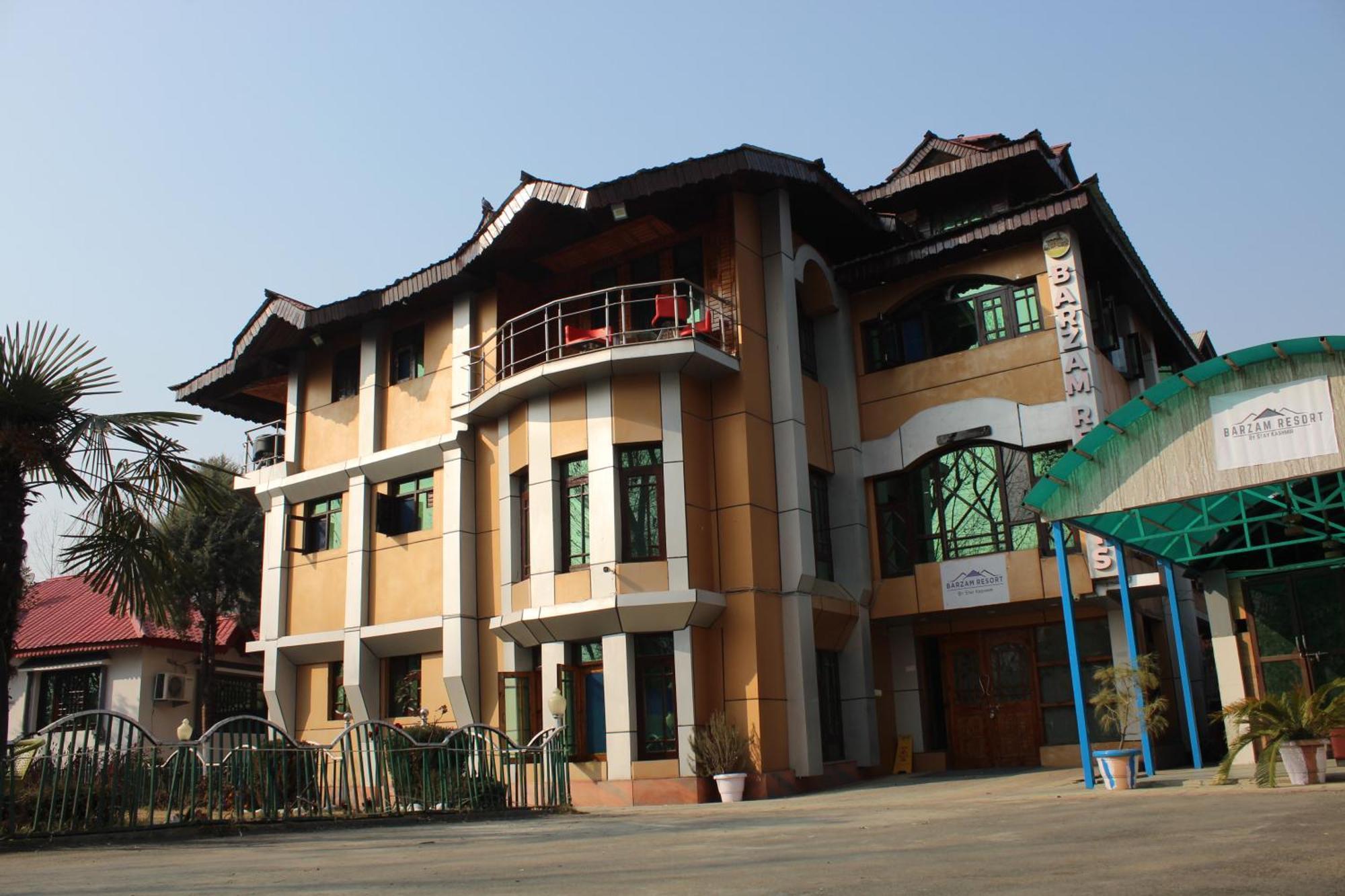 Barzam View Resort *