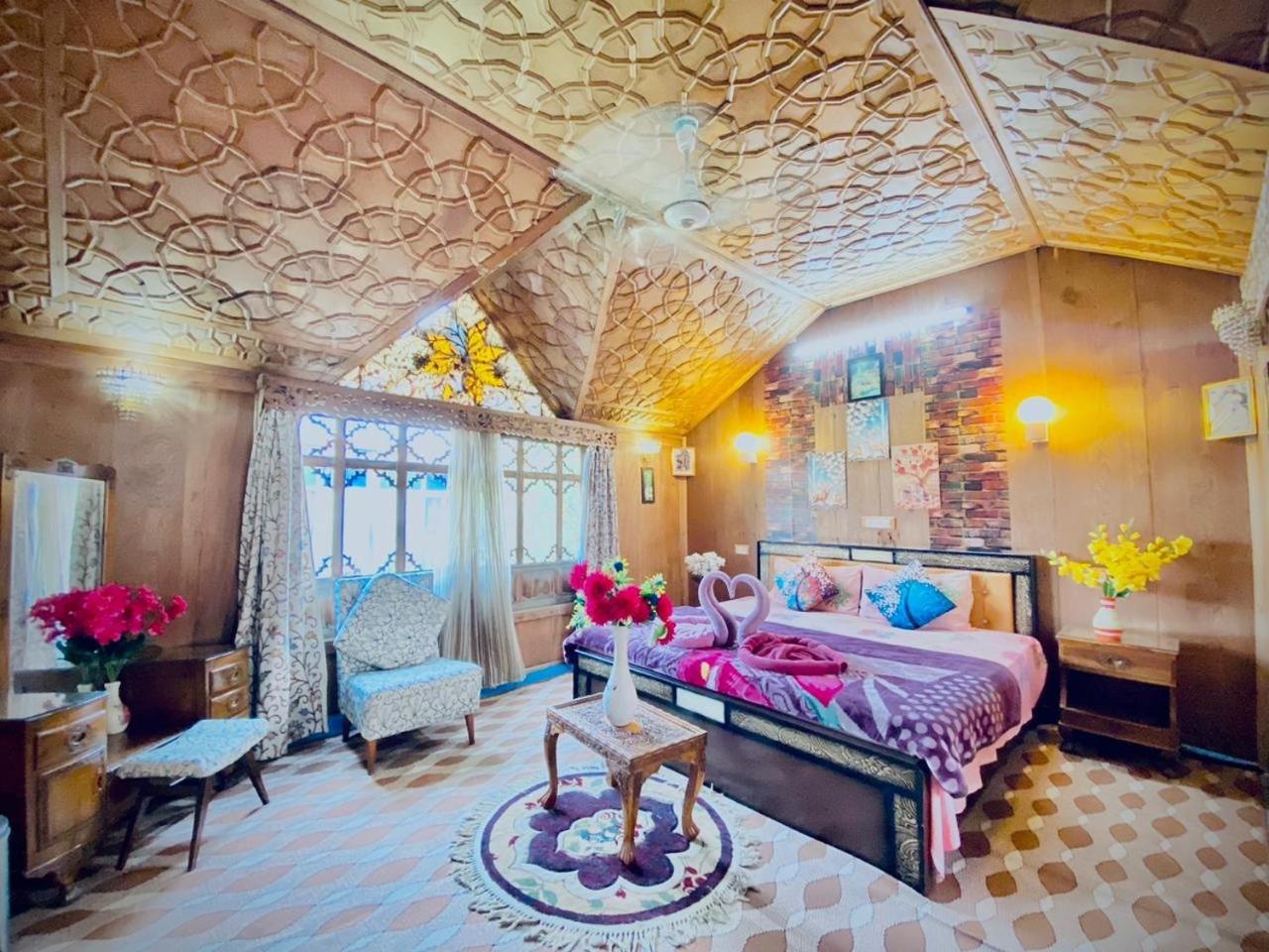 Hayat Group Of Houseboats