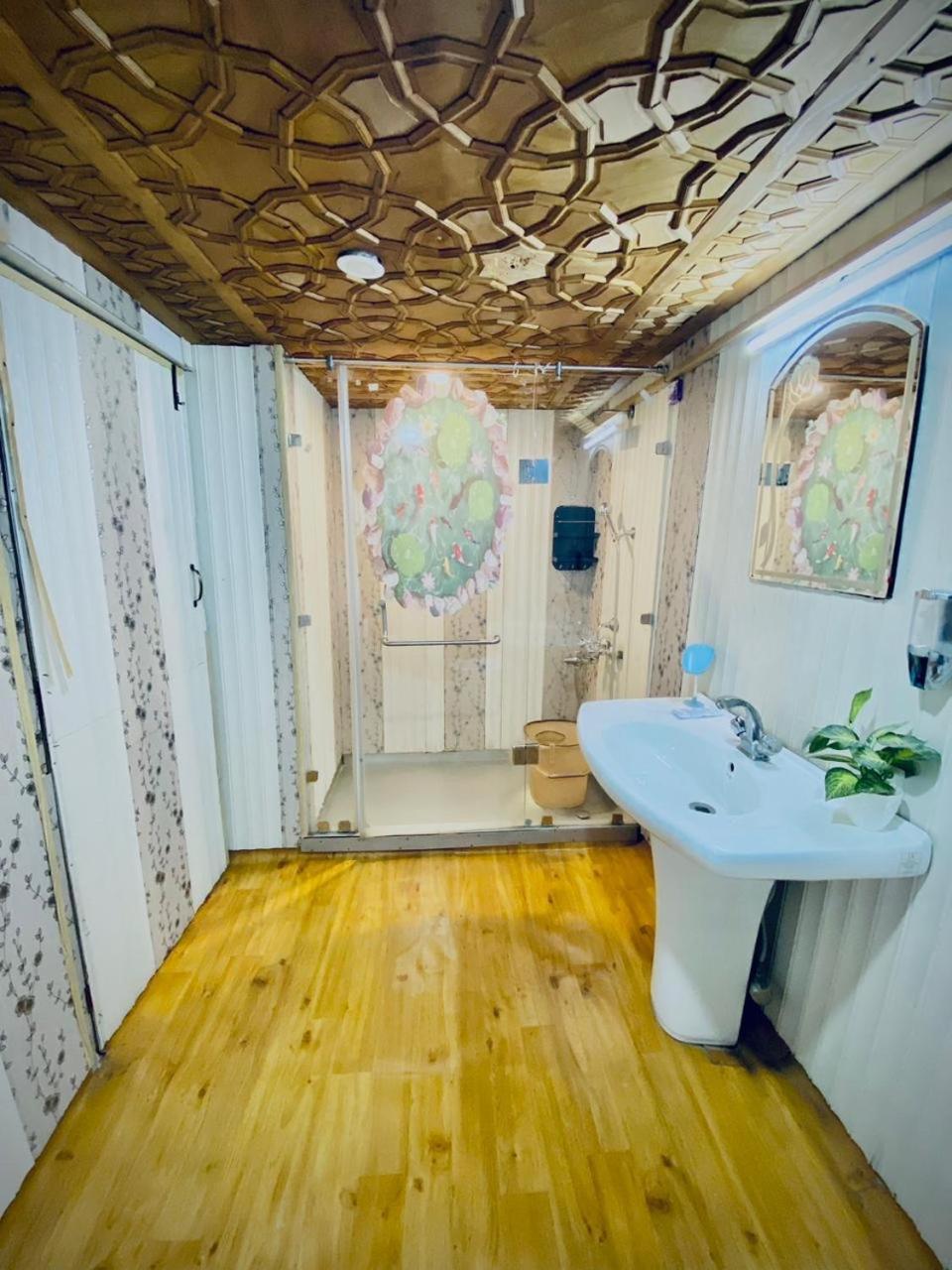 Hayat Group Of Houseboats Hotel