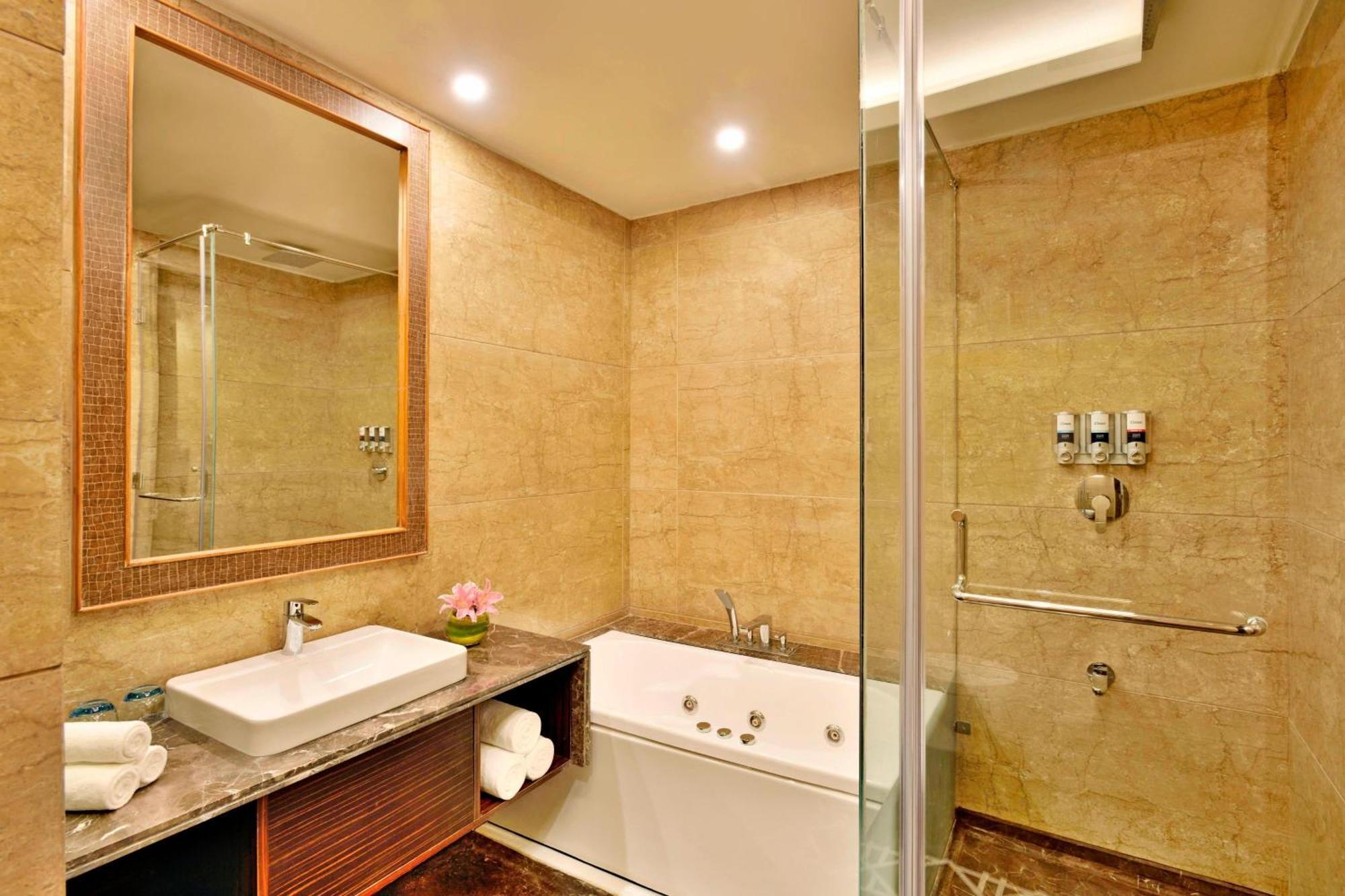 Four Points By Sheraton Hotel Srinagar (Jammu and Kashmir)