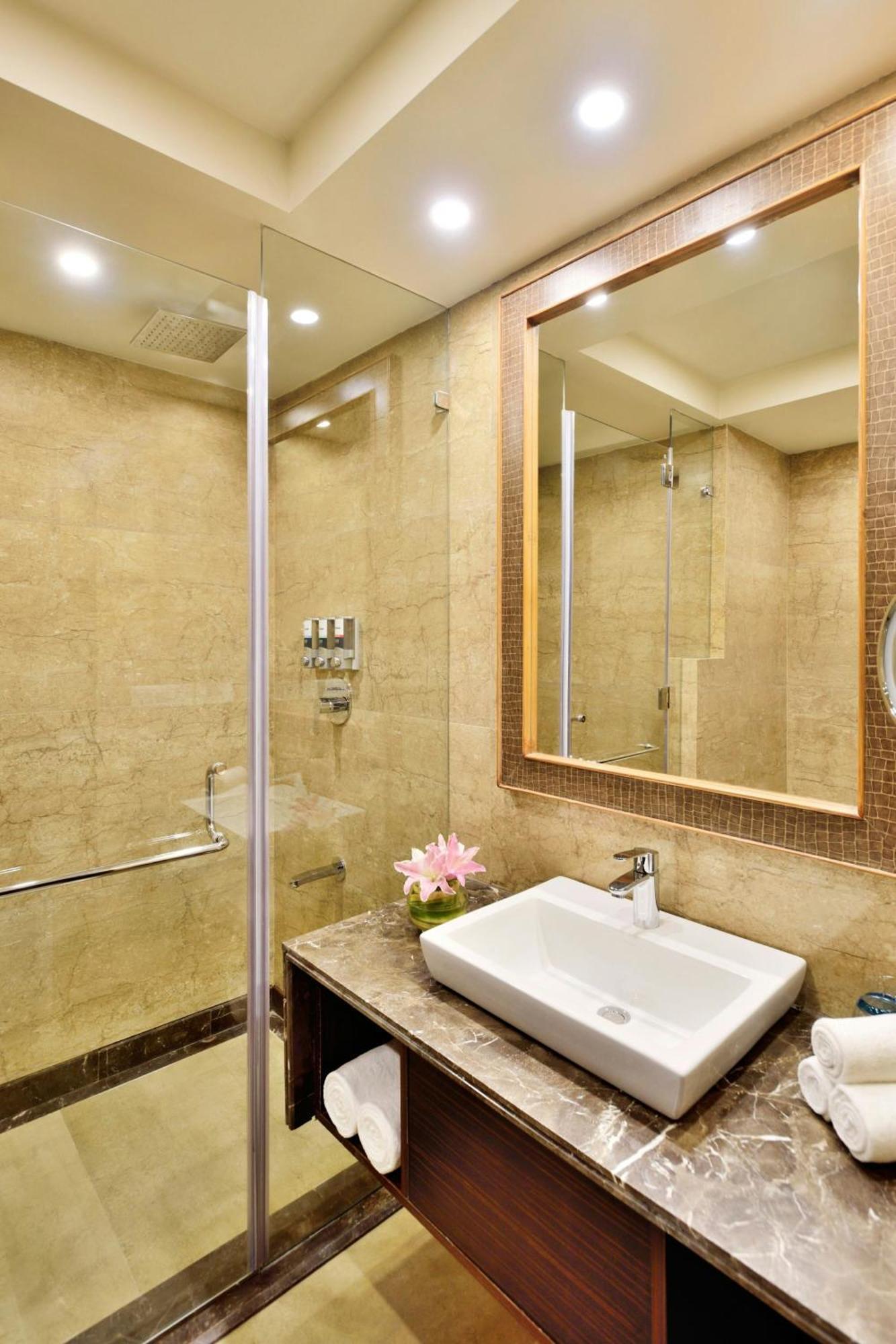 Four Points By Sheraton Hotel Srinagar (Jammu and Kashmir)