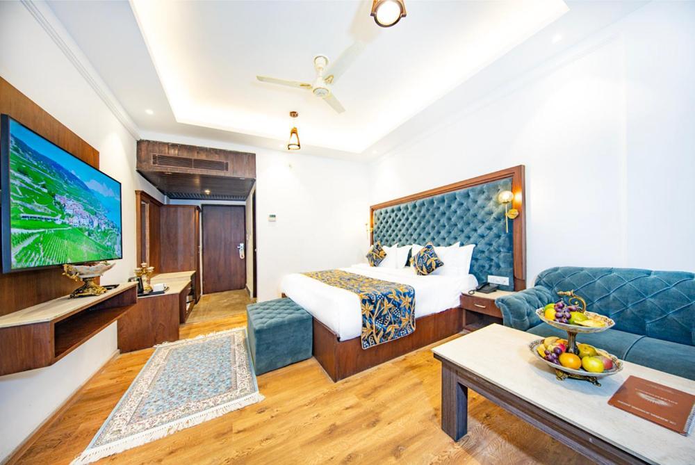Solar Residency, Hotel