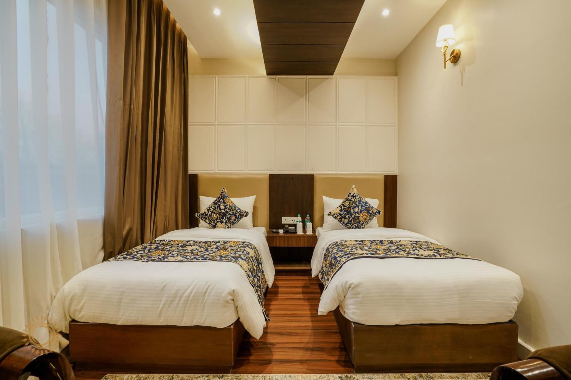 Hotel The Shamas Residency *