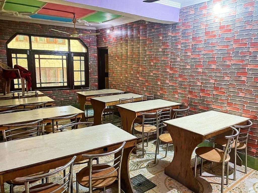 Fajar Hotel Srinagar (Jammu and Kashmir)