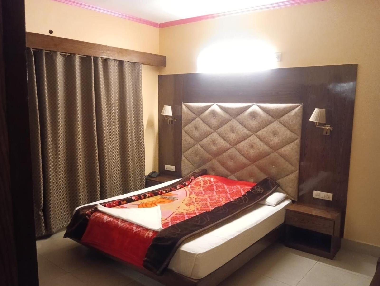 Reshi Heritage Hotel 2*