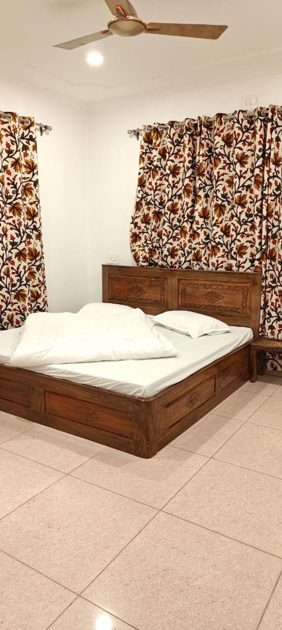 Fabulous Kashmir Hotel Srinagar (Jammu and Kashmir)