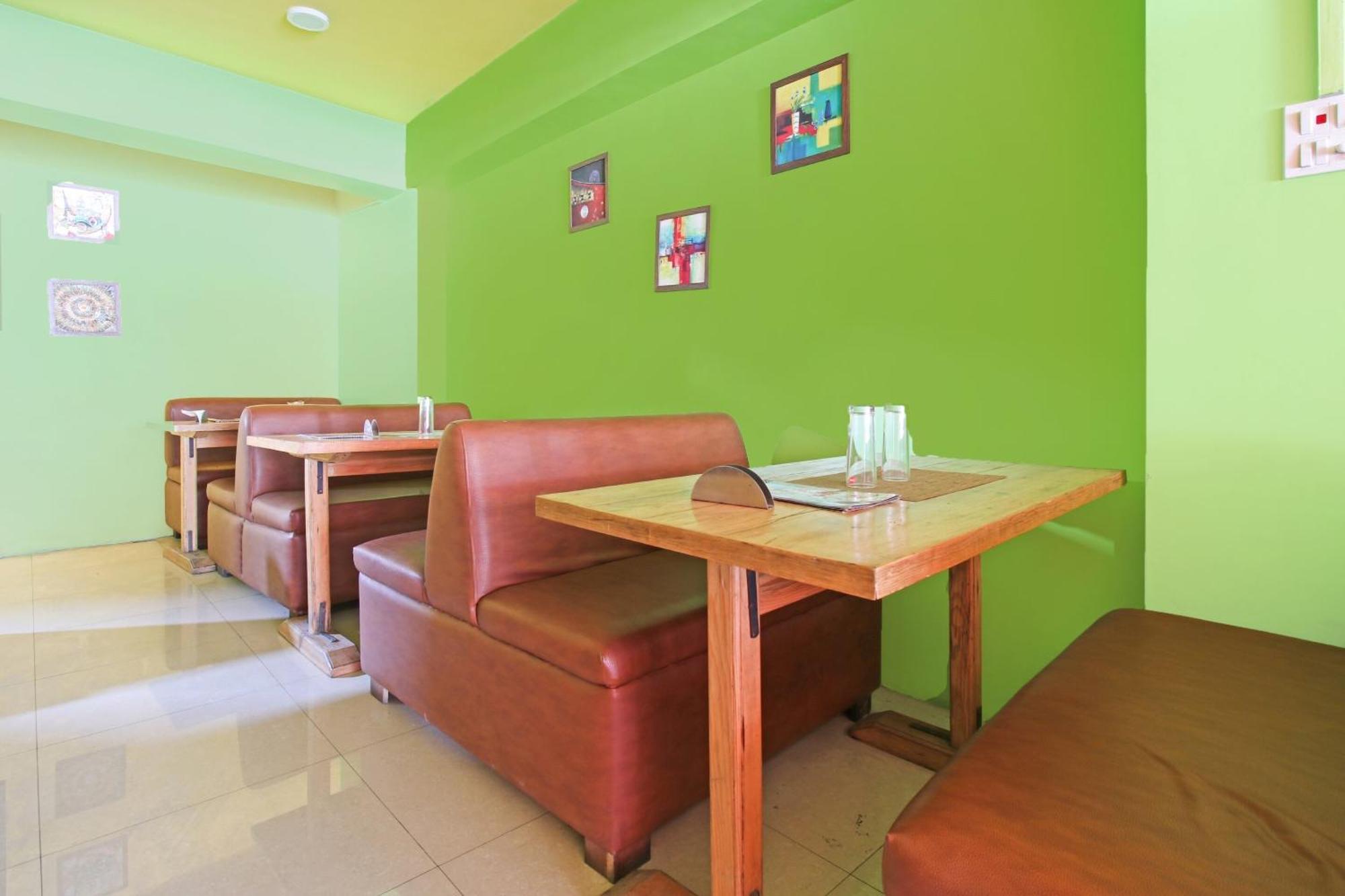 Hotel O Hunter's & Cafe 4*