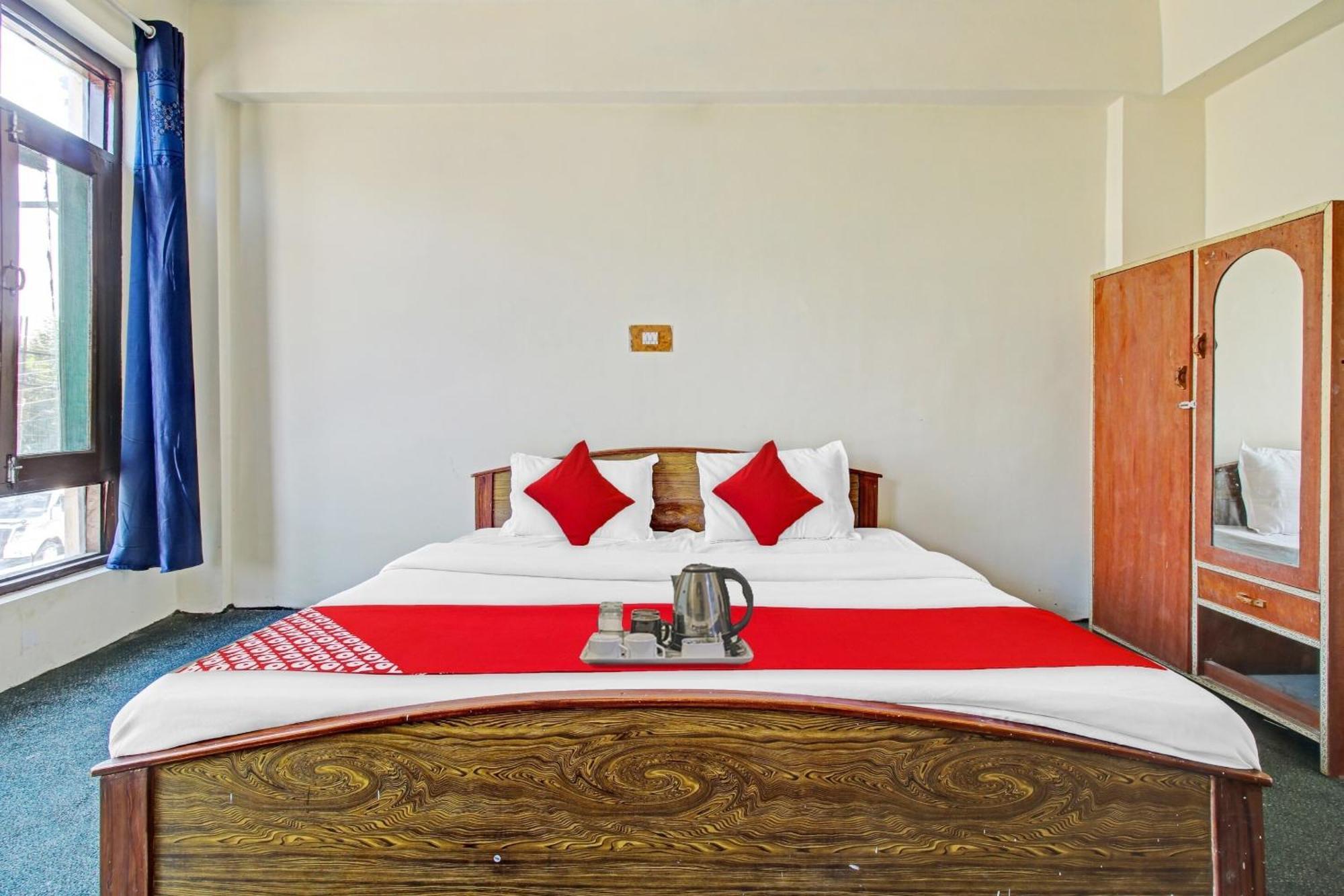 Hotel O Hunter's & Cafe Srinagar (Jammu and Kashmir)