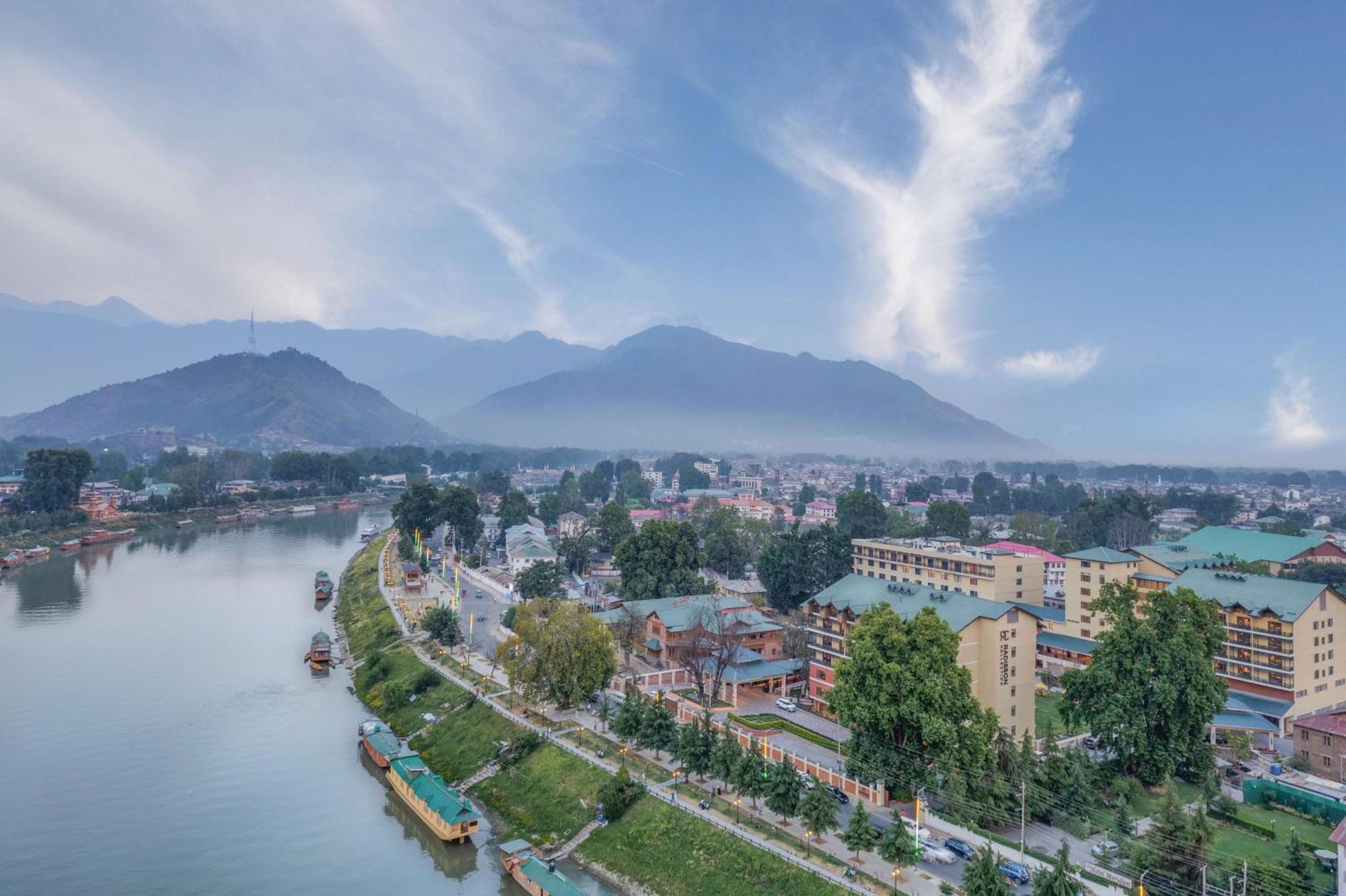 Radisson Collection & Spa, Riverfront Srinagar (Jammu and Kashmir)