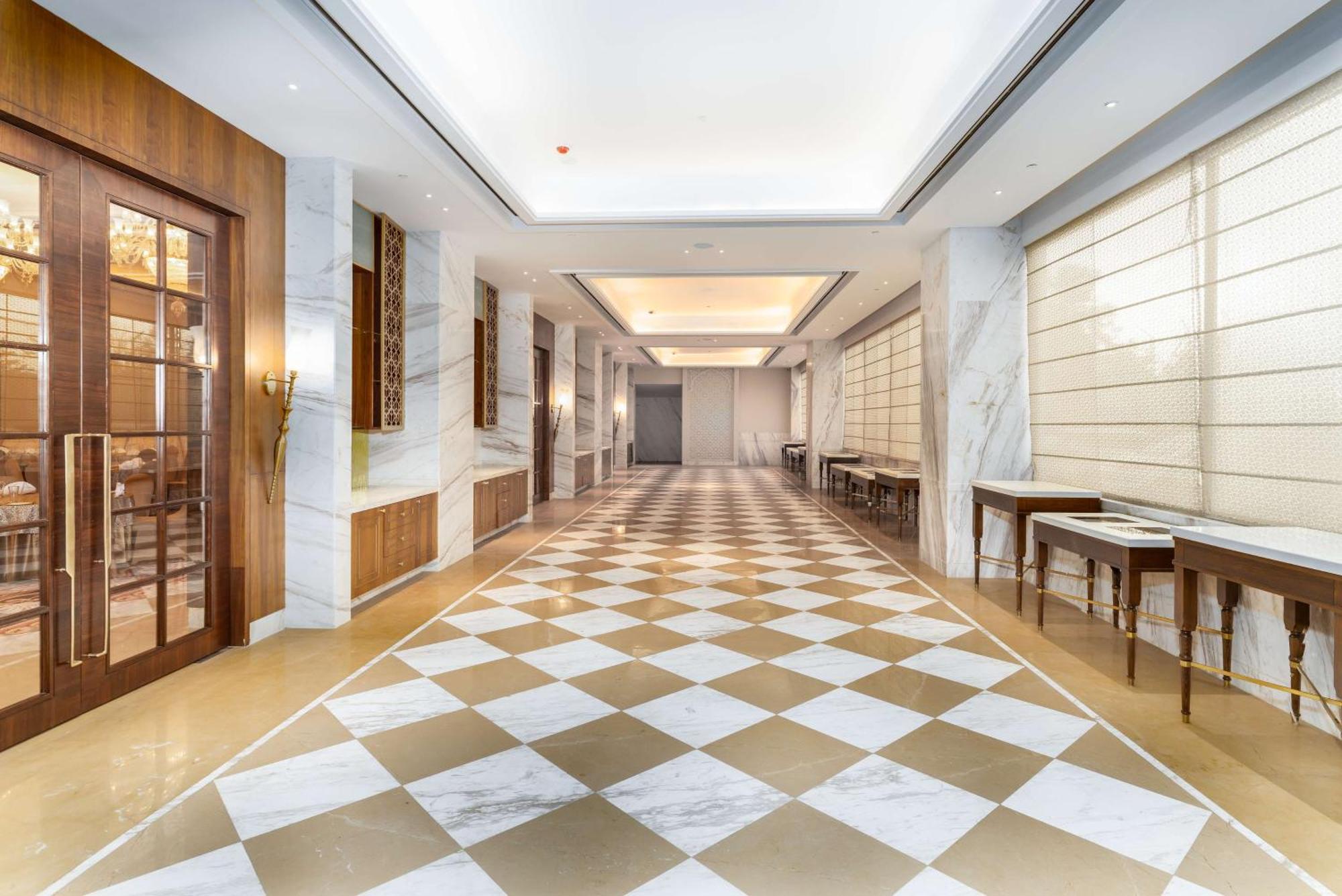 Radisson Collection & Spa, Riverfront Hotel Srinagar (Jammu and Kashmir)