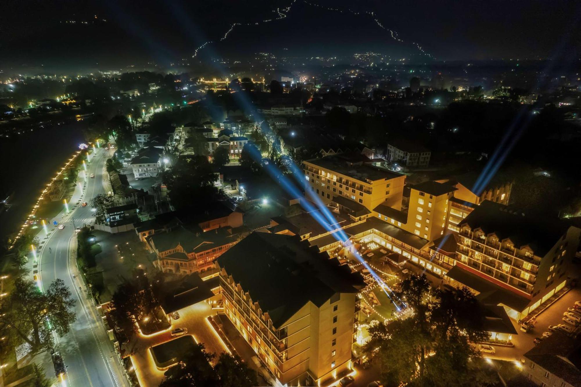 Hotel Radisson Collection & Spa, Riverfront Srinagar (Jammu and Kashmir)