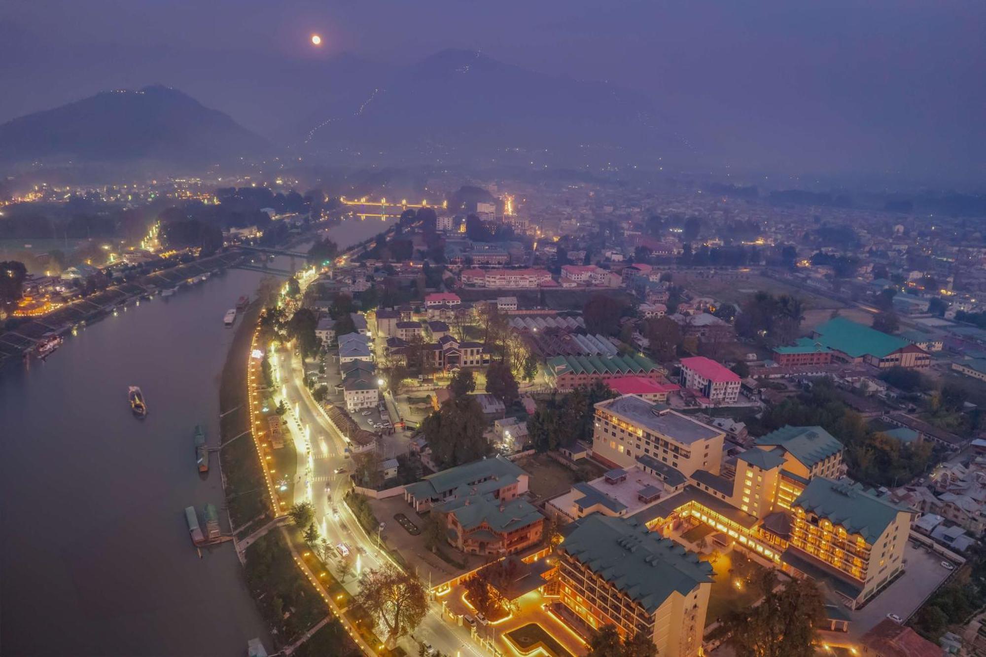 Radisson Collection & Spa, Riverfront Hotel