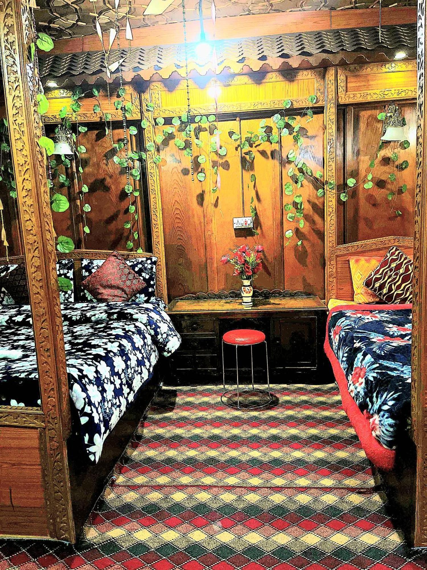 Hotel Heritage New Moon Group Of Houseboat