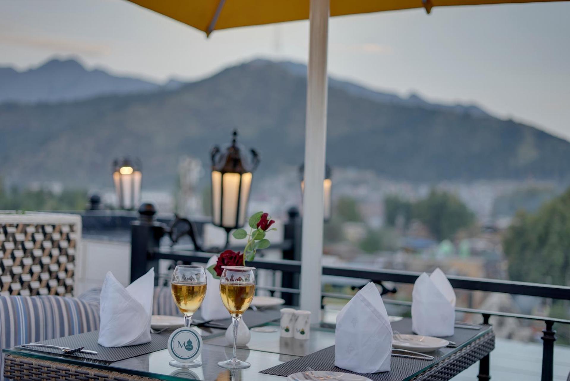 Meerz Hotel Srinagar (Jammu and Kashmir)