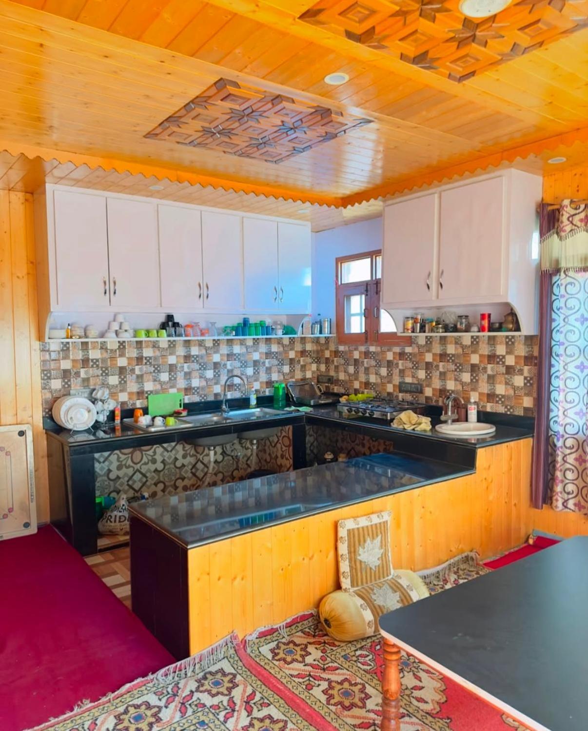 Sakura Guest house Srinagar (Jammu and Kashmir)