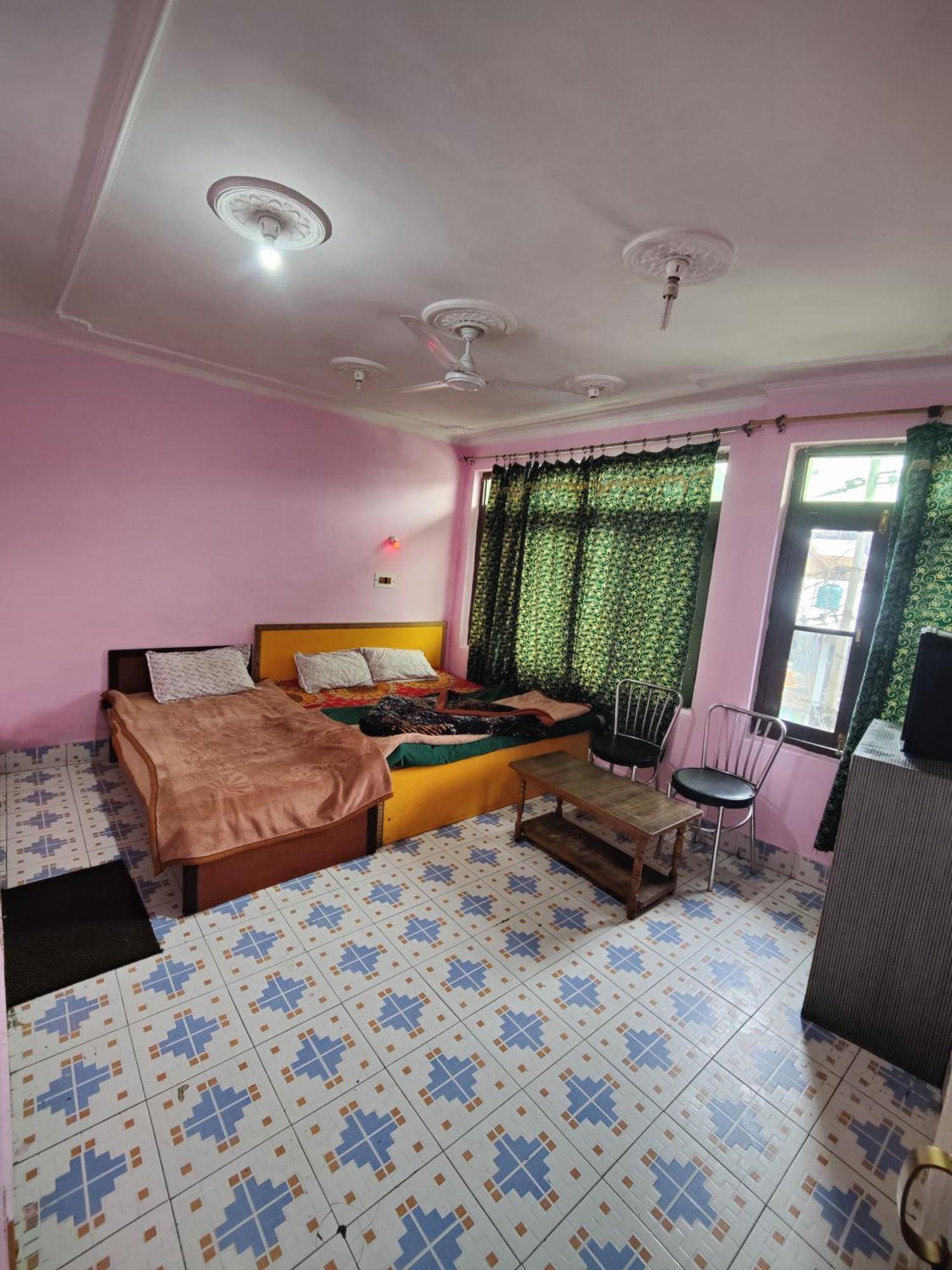 Sharjah Kashmir Hotel Srinagar (Jammu and Kashmir)