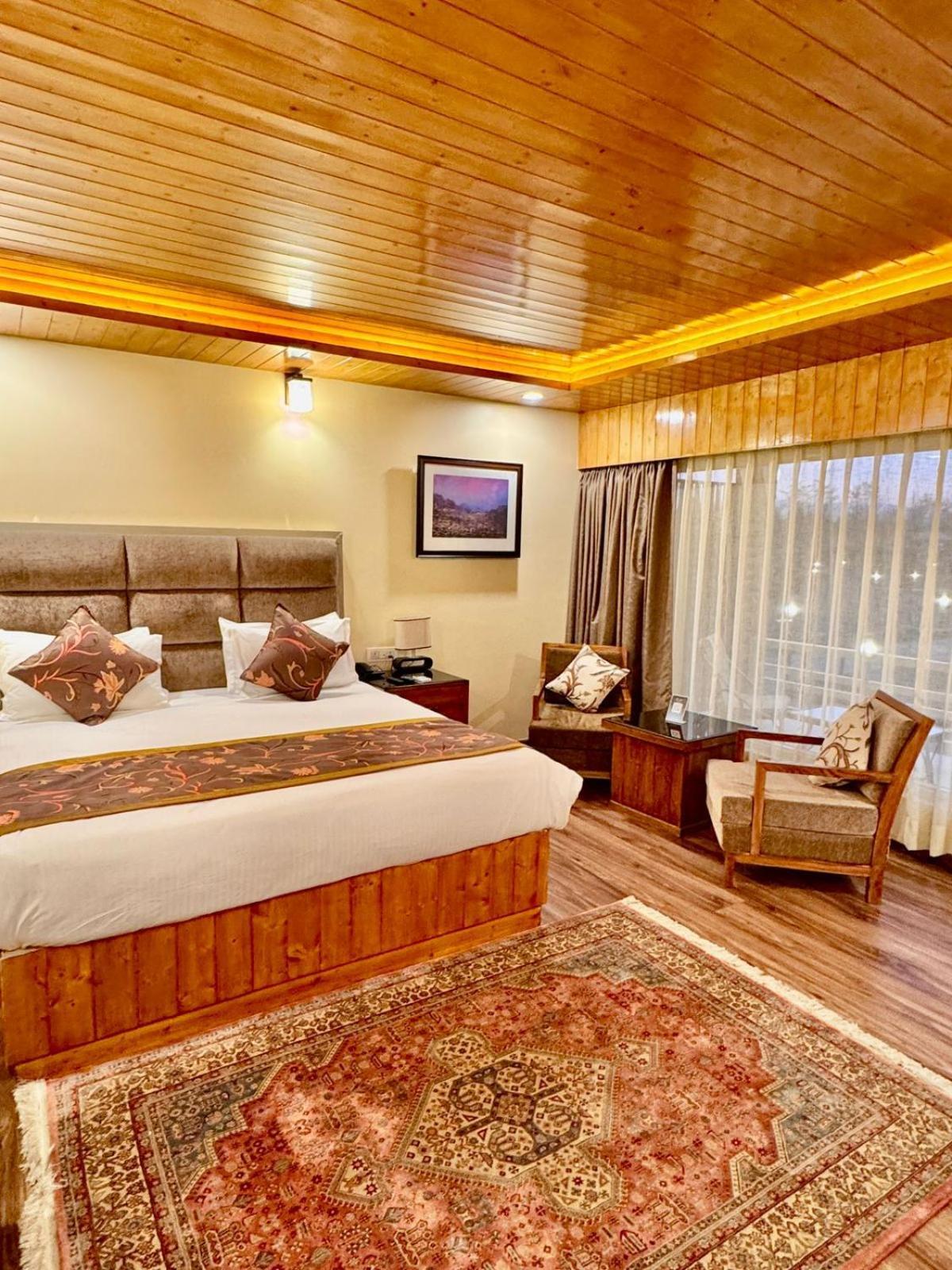The Orchard Retreat & 5* Srinagar (Jammu and Kashmir)