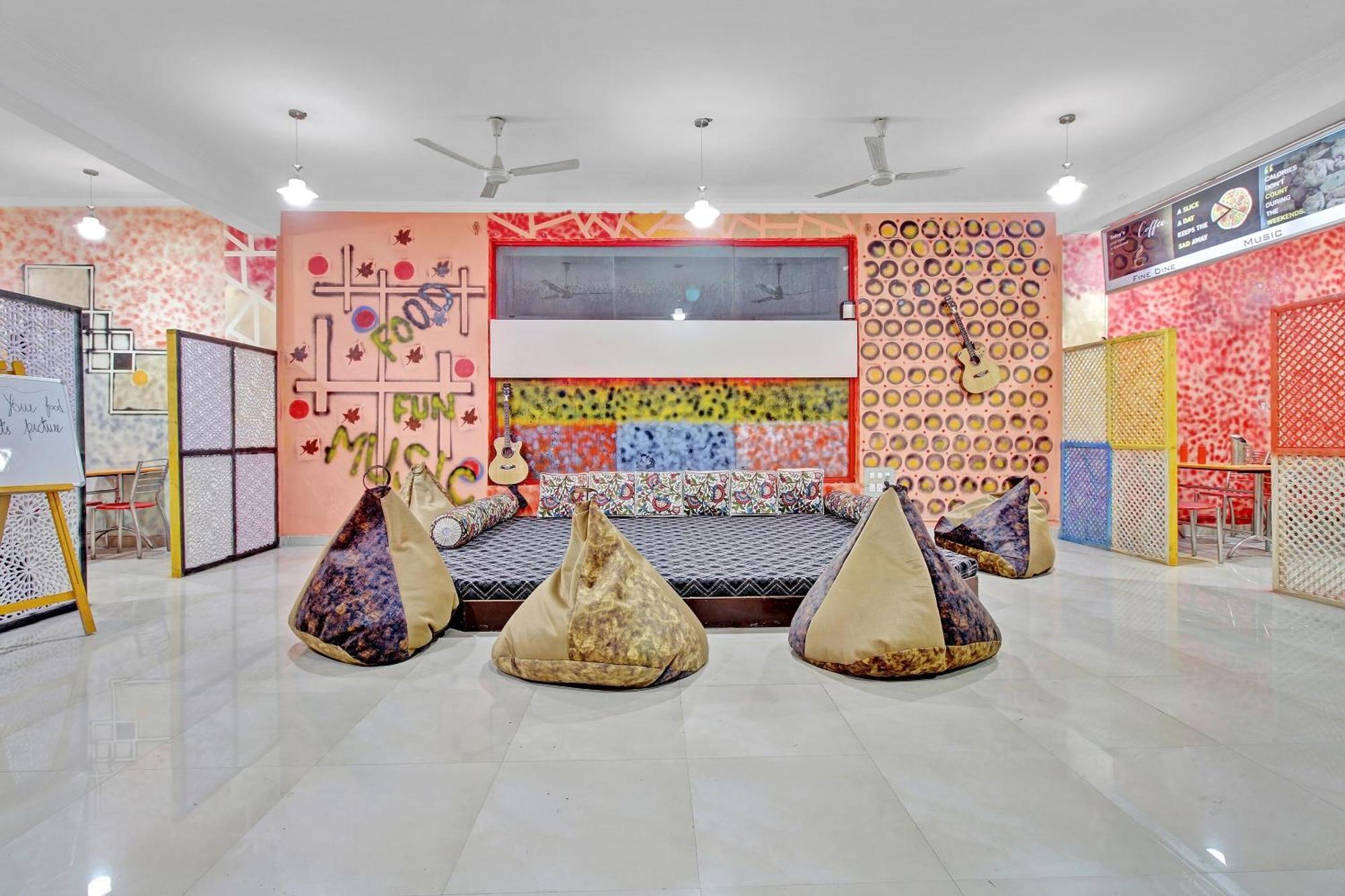 O 84461 Shaani Hotel *