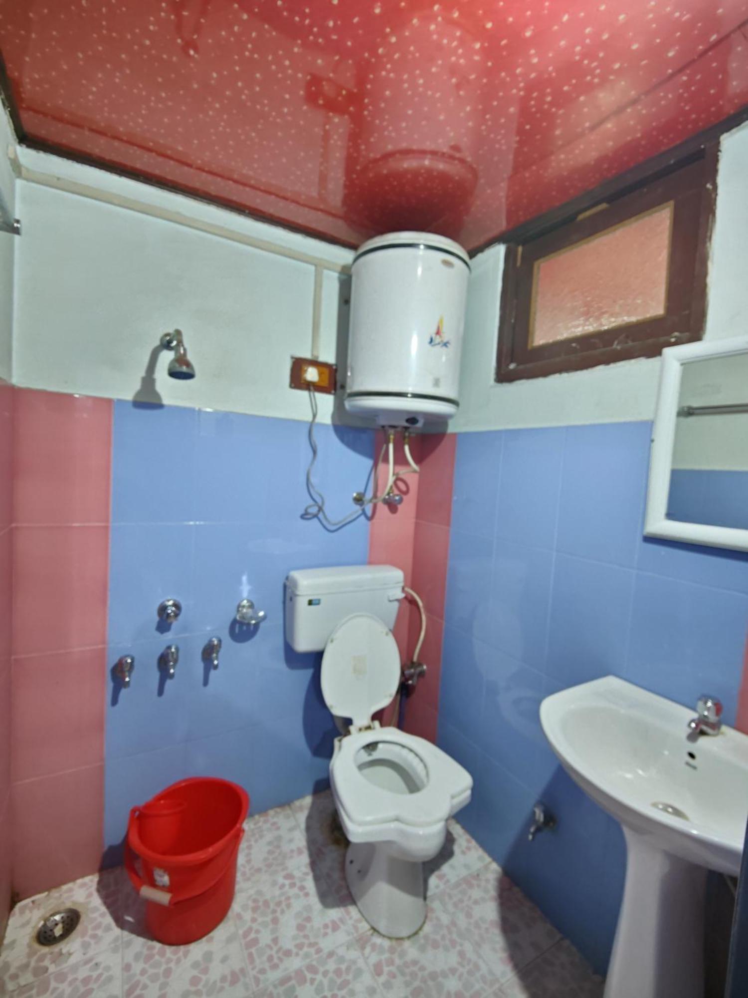 Hotel Sharjah Kashmir