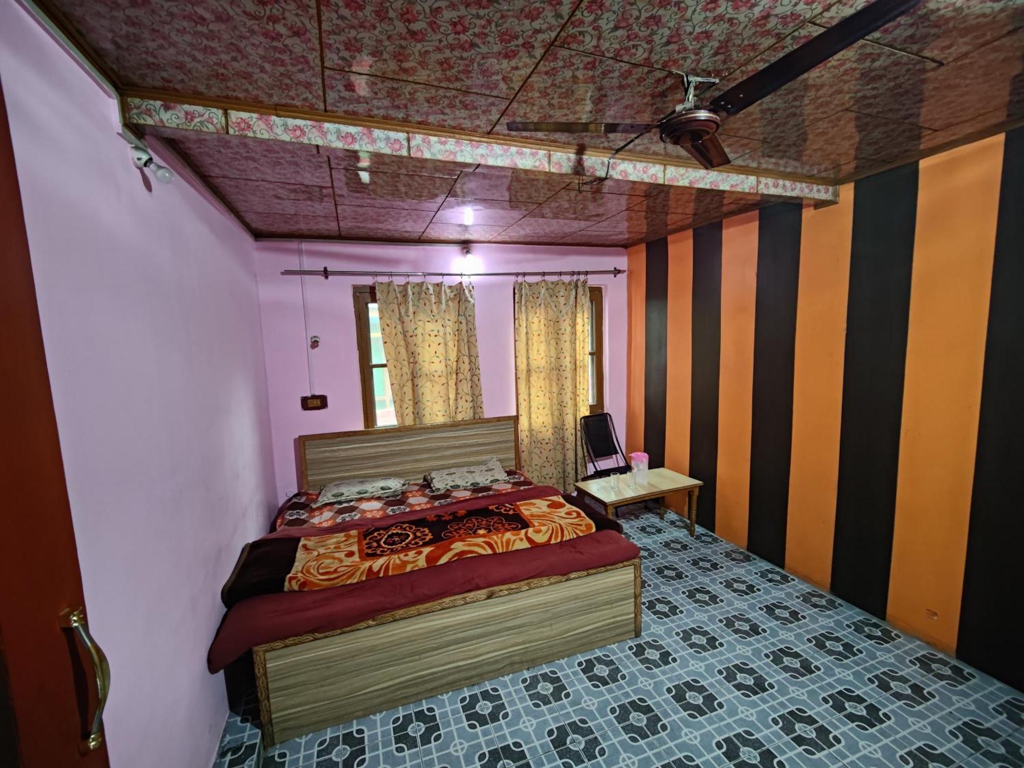 Sharjah Kashmir * Srinagar (Jammu and Kashmir)
