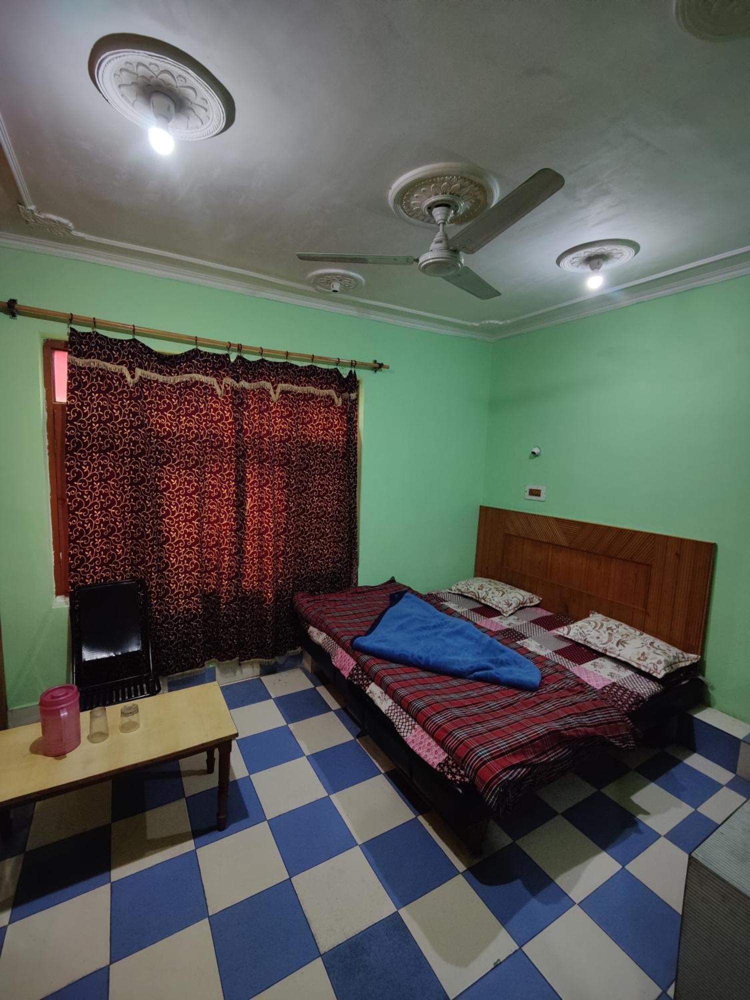 Sharjah Kashmir Hotel Srinagar (Jammu and Kashmir)