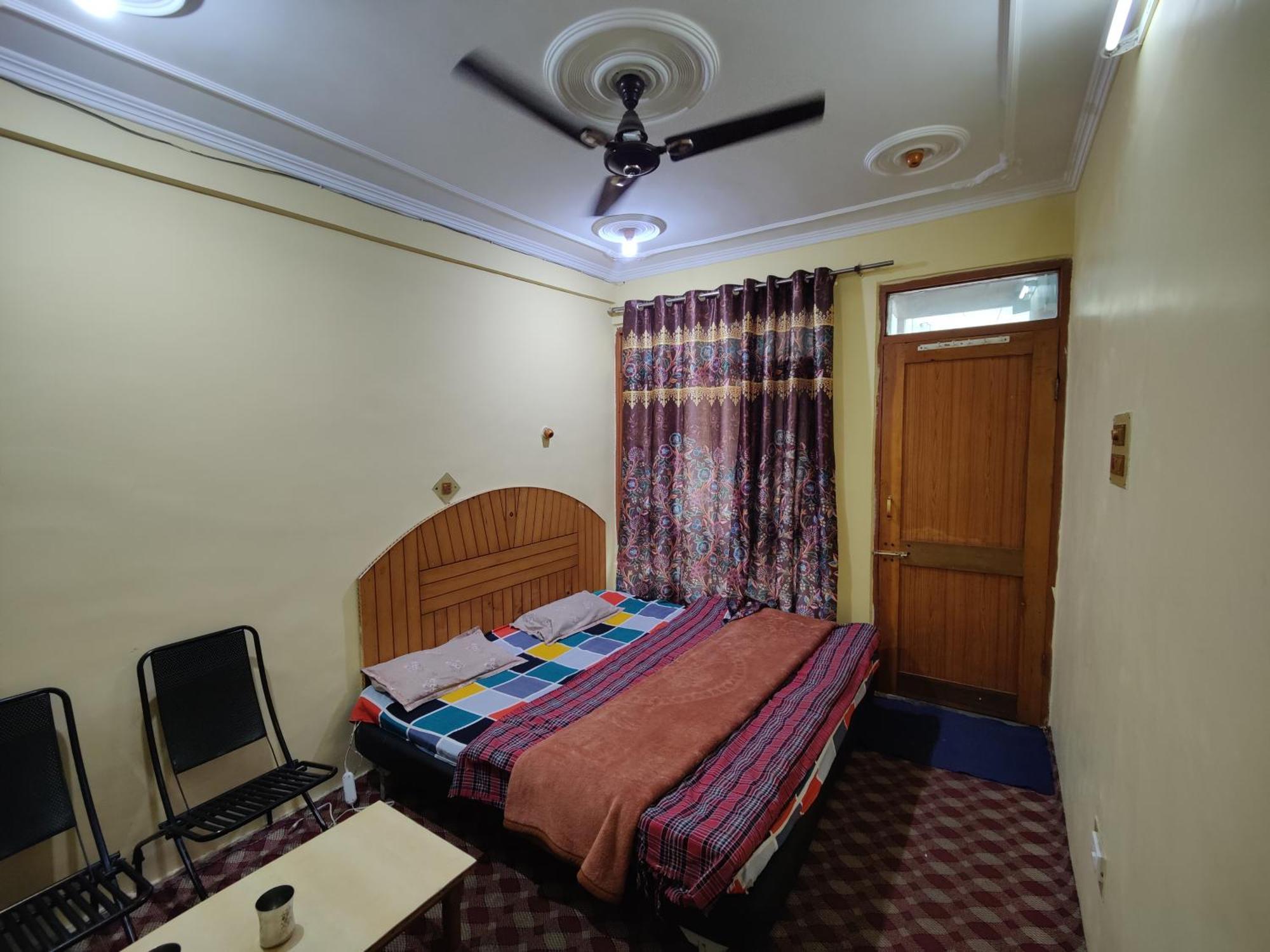 Hotel Sharjah Kashmir