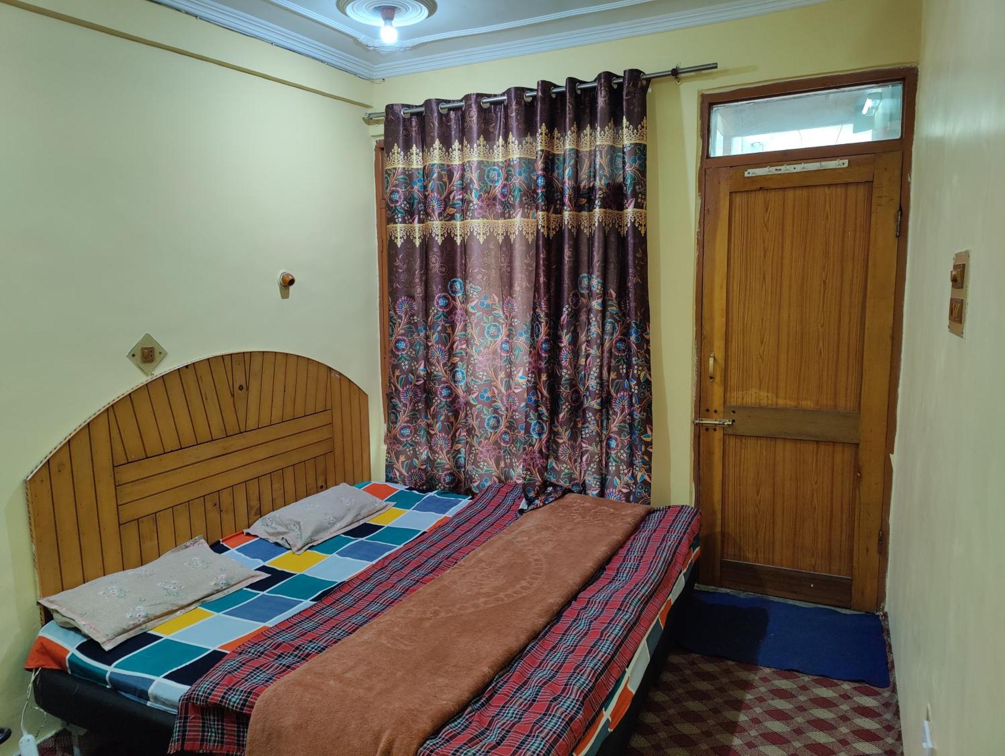 Sharjah Kashmir Hotel *