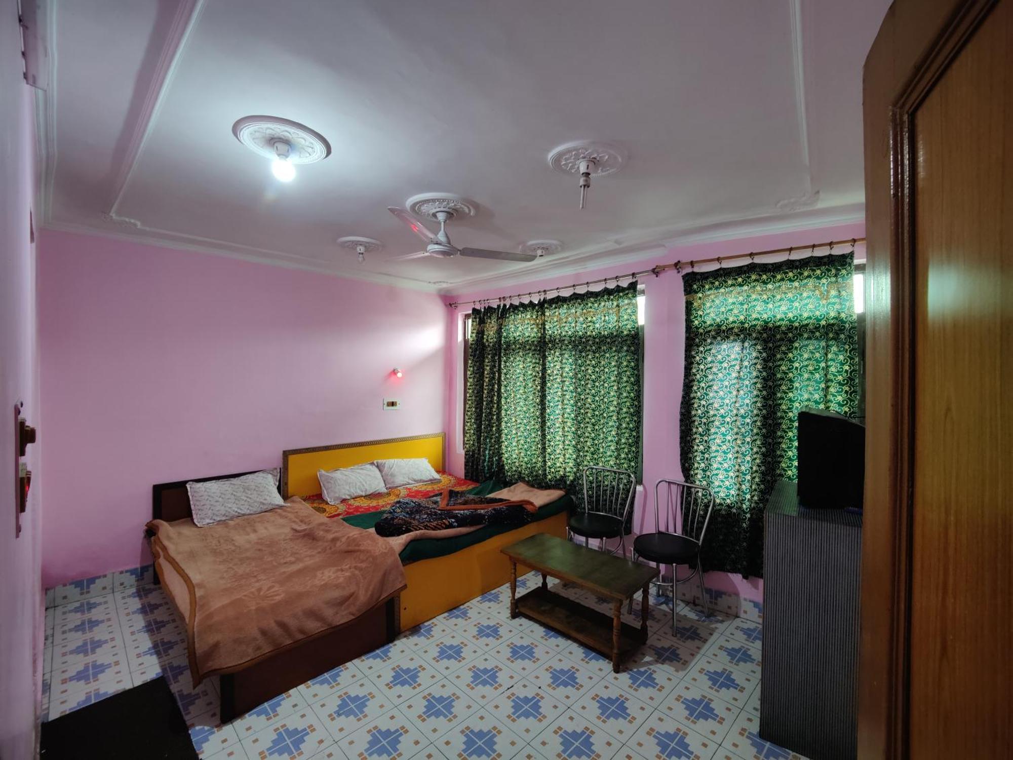 Sharjah Kashmir Hotel *