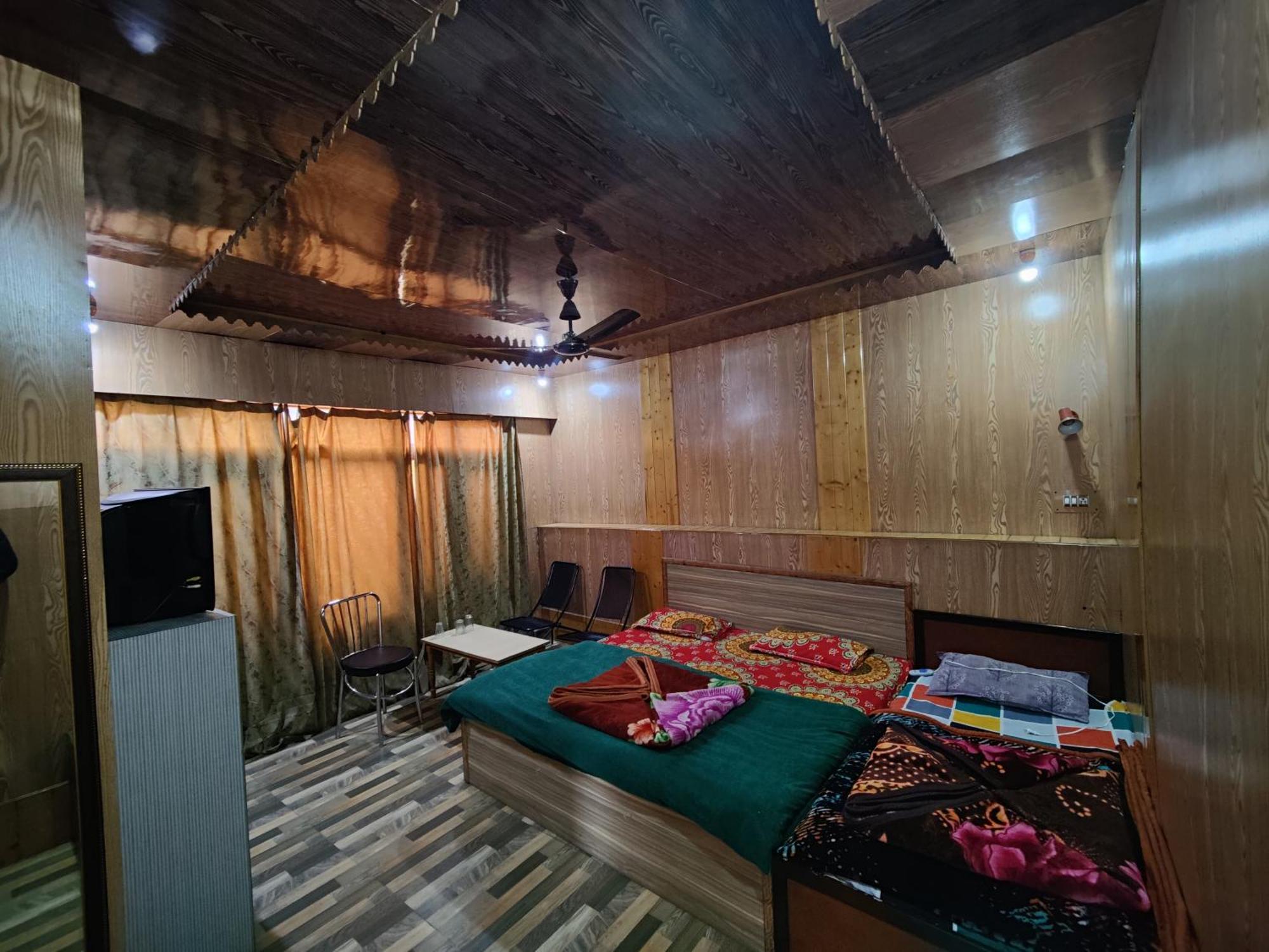 Sharjah Kashmir Srinagar (Jammu and Kashmir)