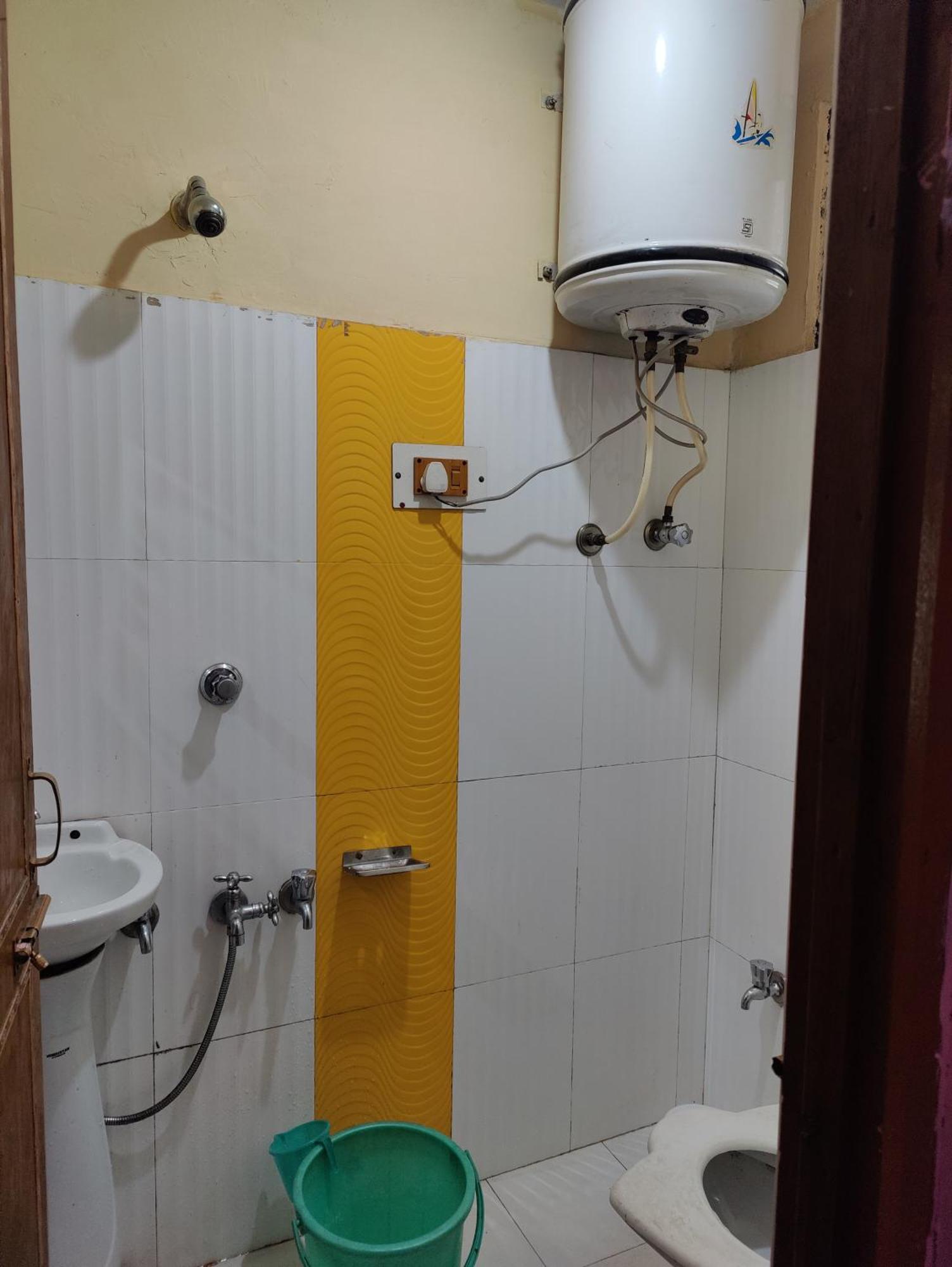 Hotel Sharjah Kashmir *