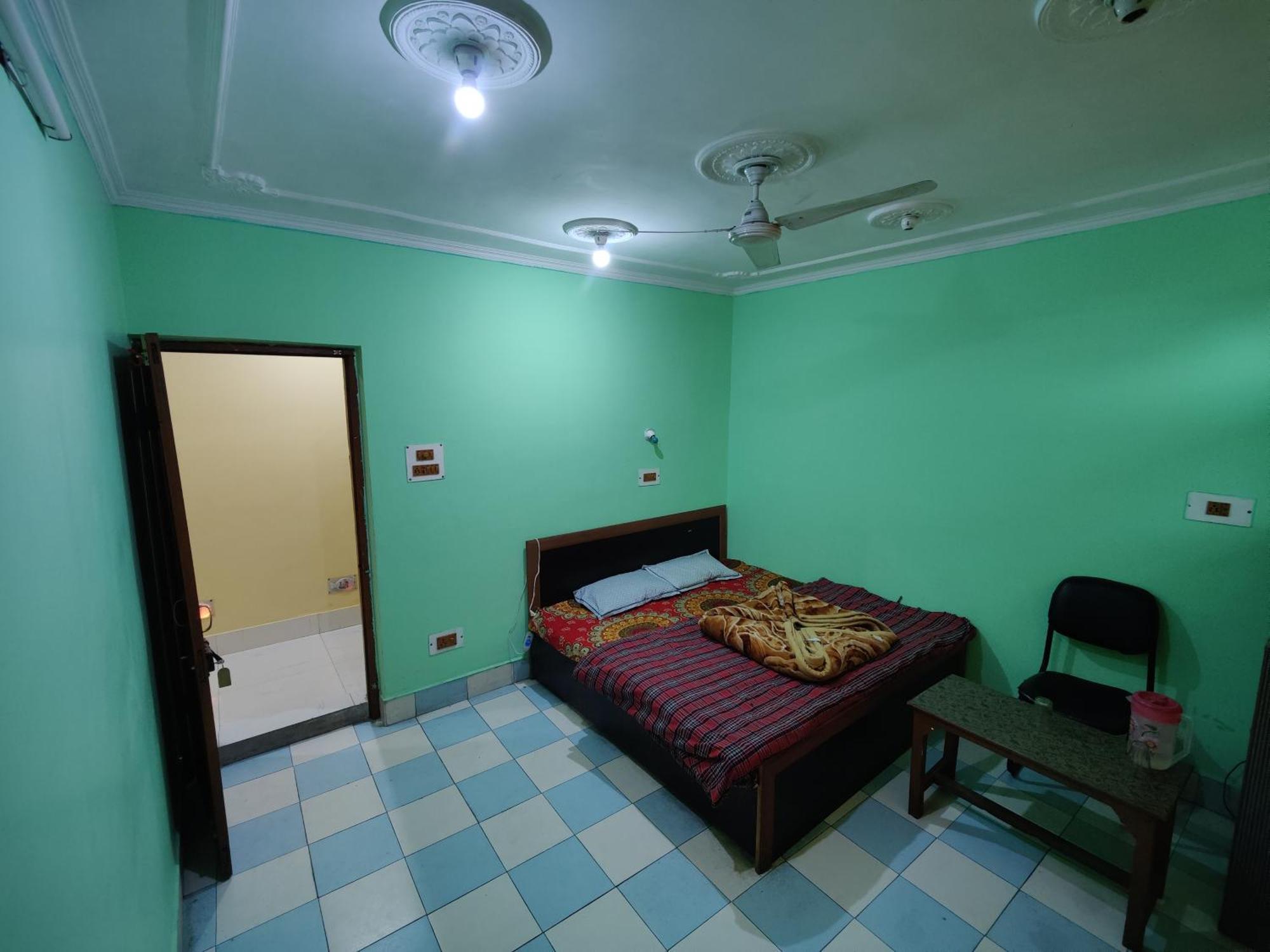 Sharjah Kashmir Hotel Srinagar (Jammu and Kashmir)