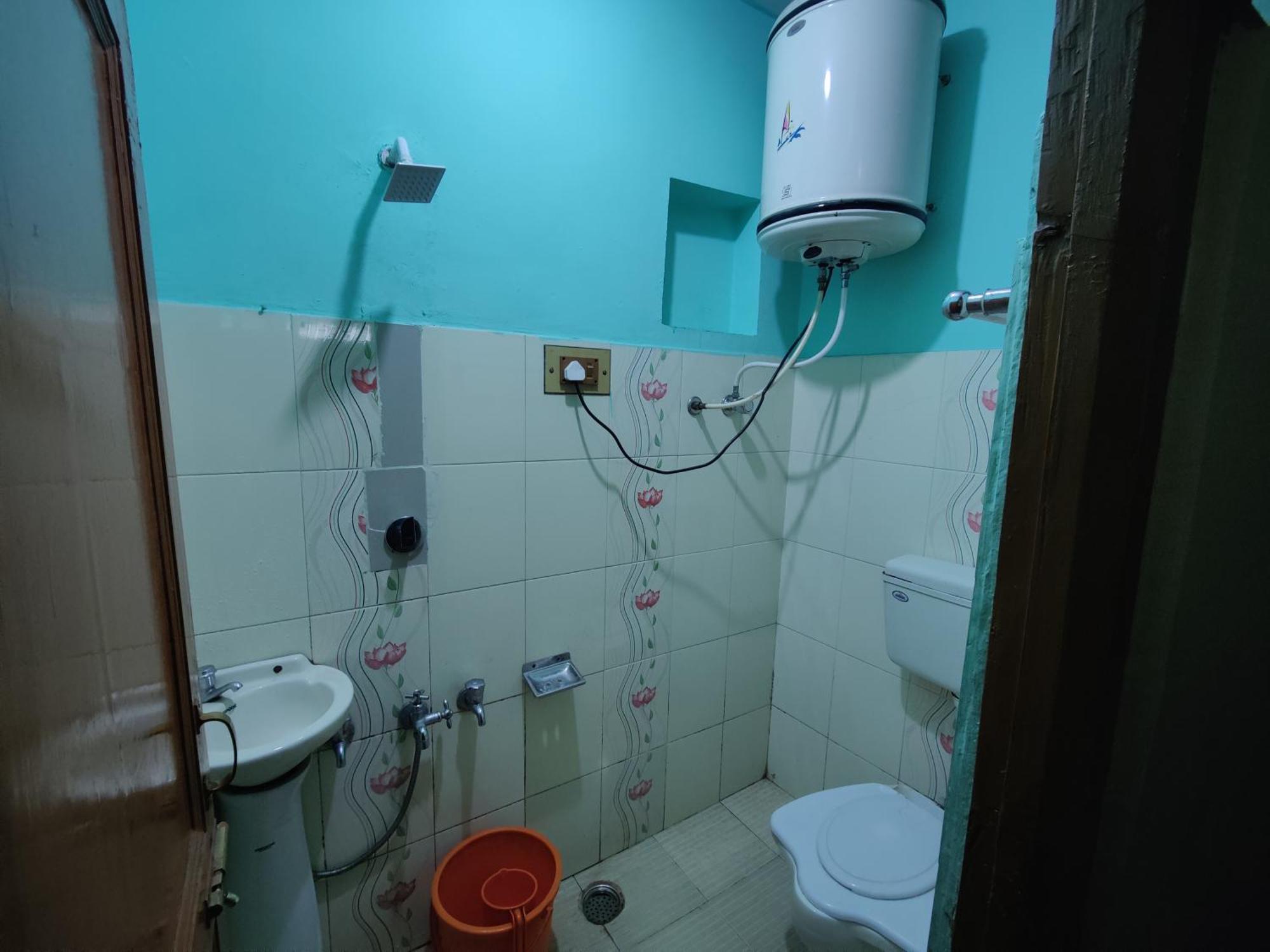 Hotel Sharjah Kashmir