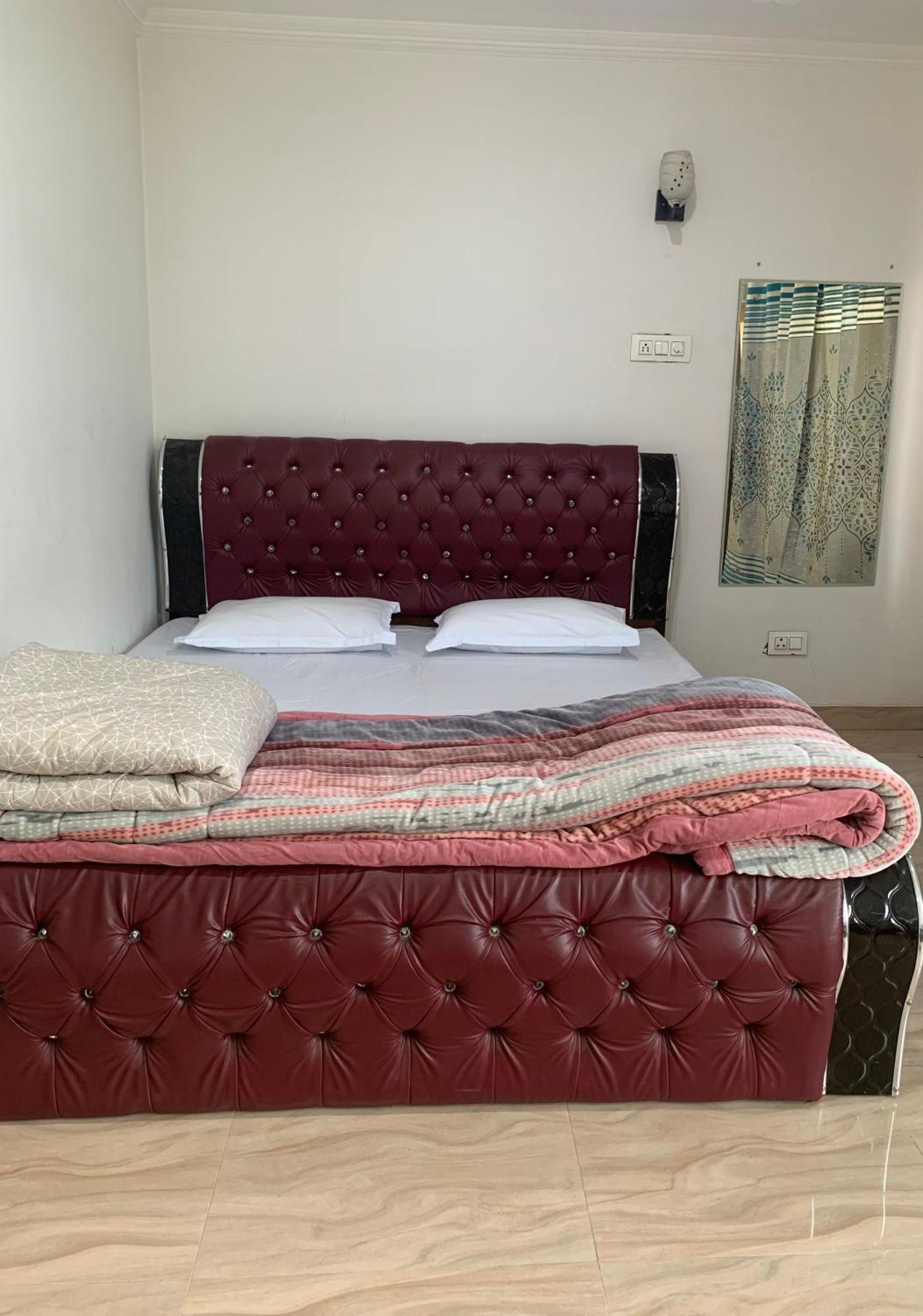 Hotel Crescent 3*