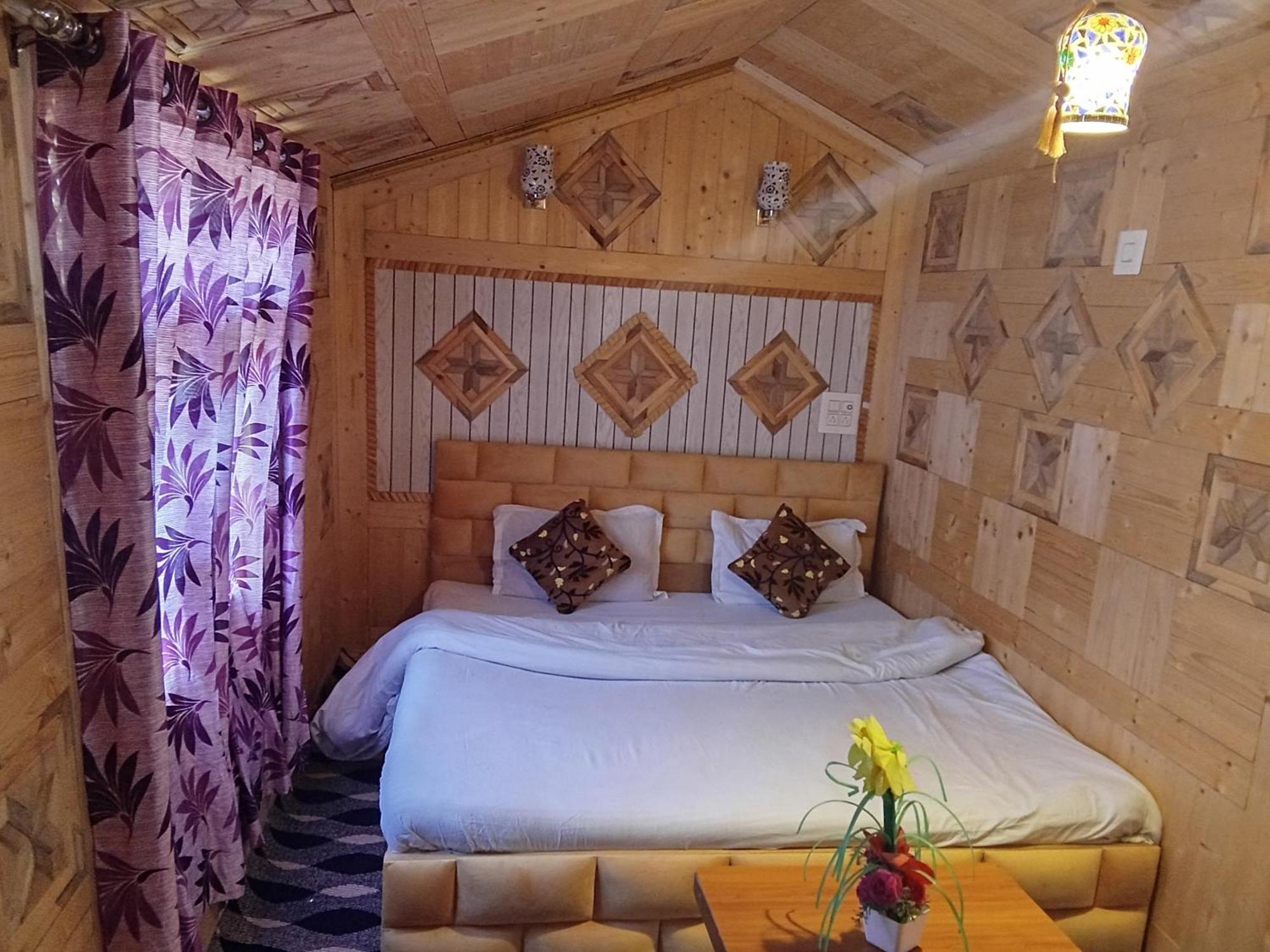 Hotel The Quebec Houseboats 4*