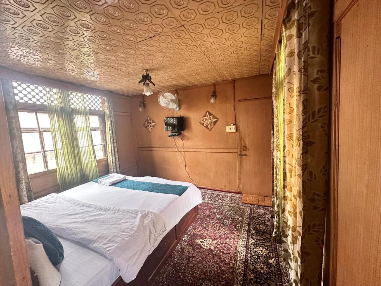 The Quebec Houseboats Hotel Srinagar (Jammu and Kashmir)