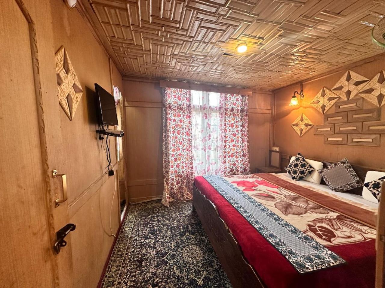 The Quebec Houseboats Hotel Srinagar (Jammu and Kashmir)