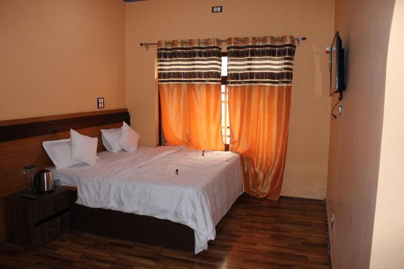 Doodhpathri Glacier View Hotel 3*