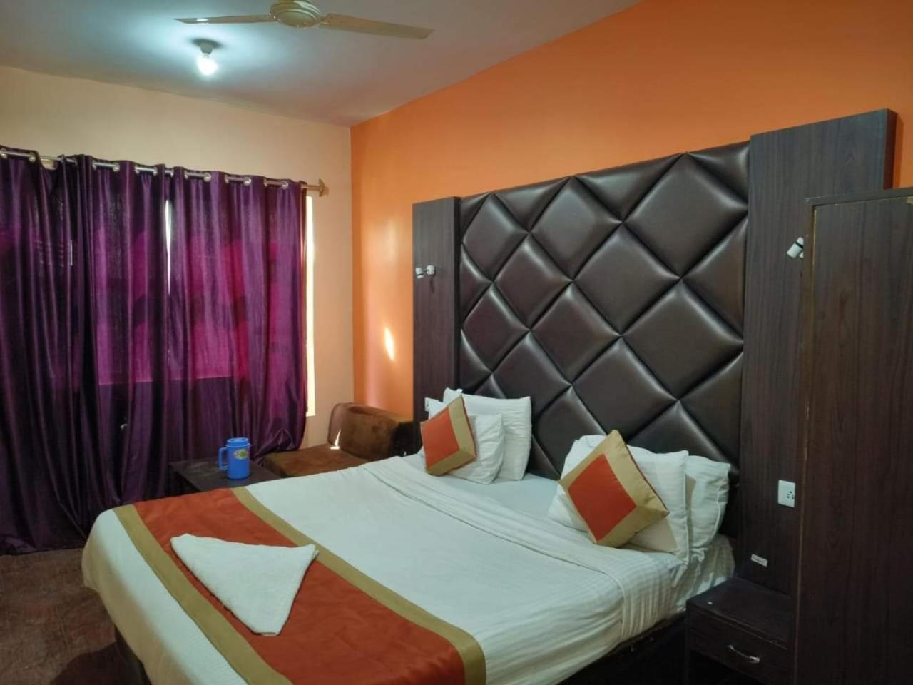 New Mountain View Hotel Srinagar (Jammu and Kashmir)