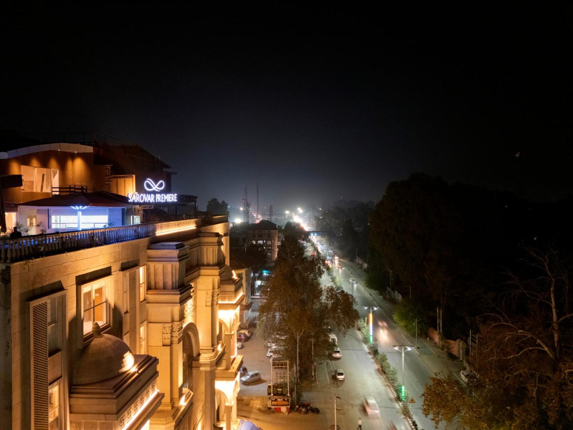 Hotel Sarovar Premiere