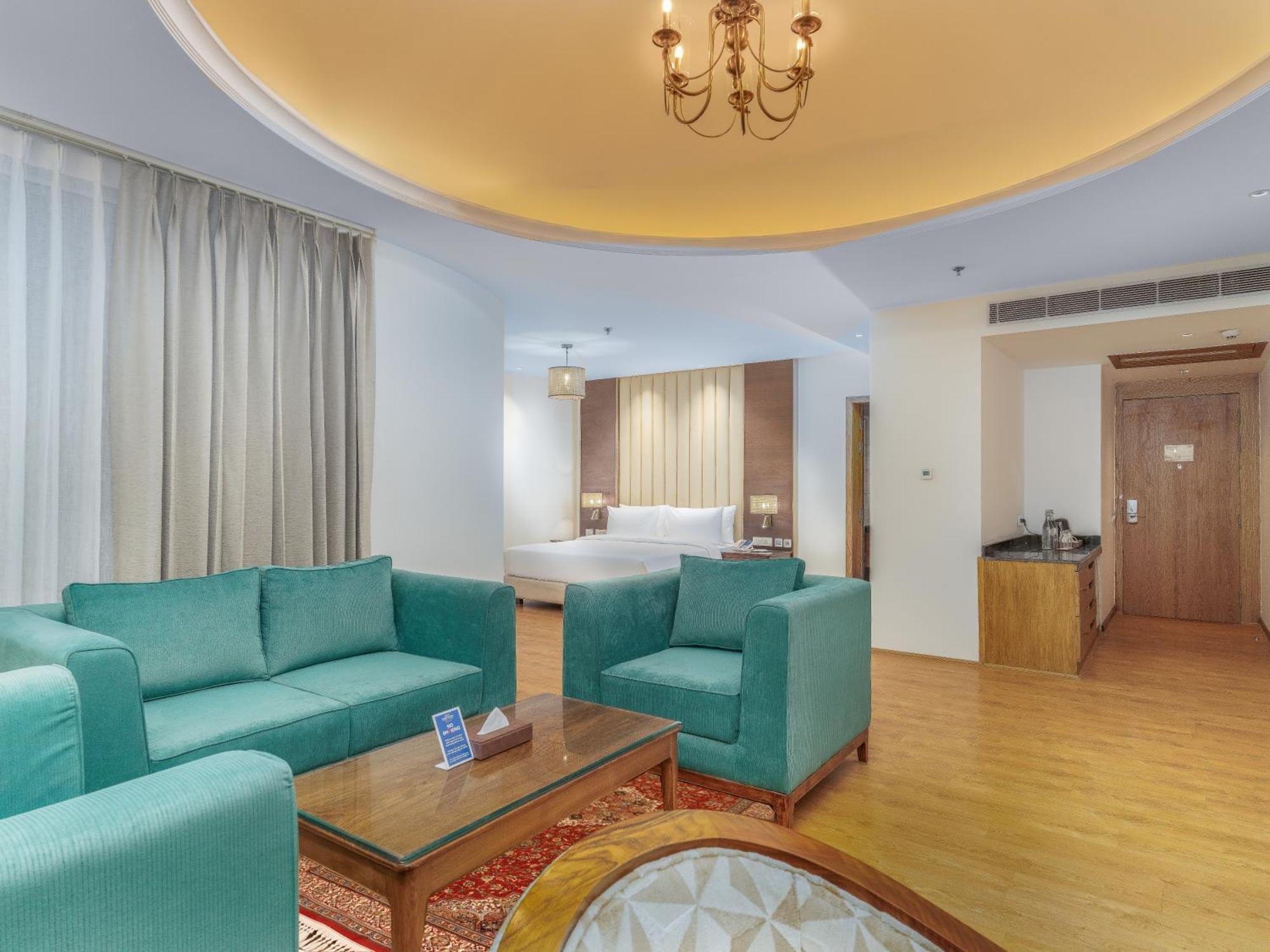 Hotel Sarovar Premiere 5*