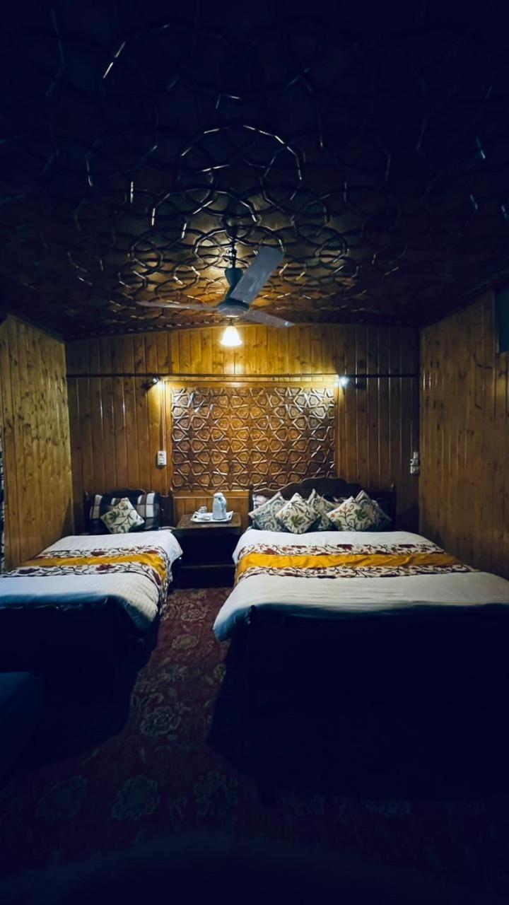 Luxury By Sp Group Of Houseboats Hotel Srinagar (Jammu and Kashmir)